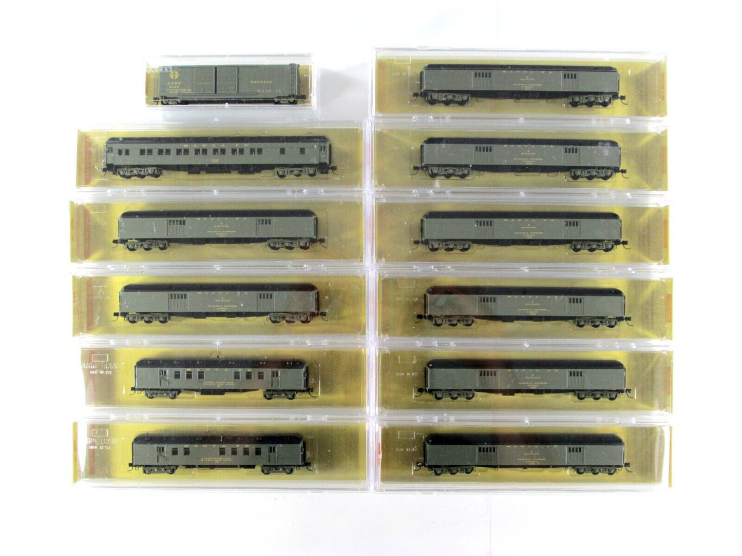 N Scale SANTA FE Fast Mail Express Passenger Train 12-Car Set ----- Micro Trains