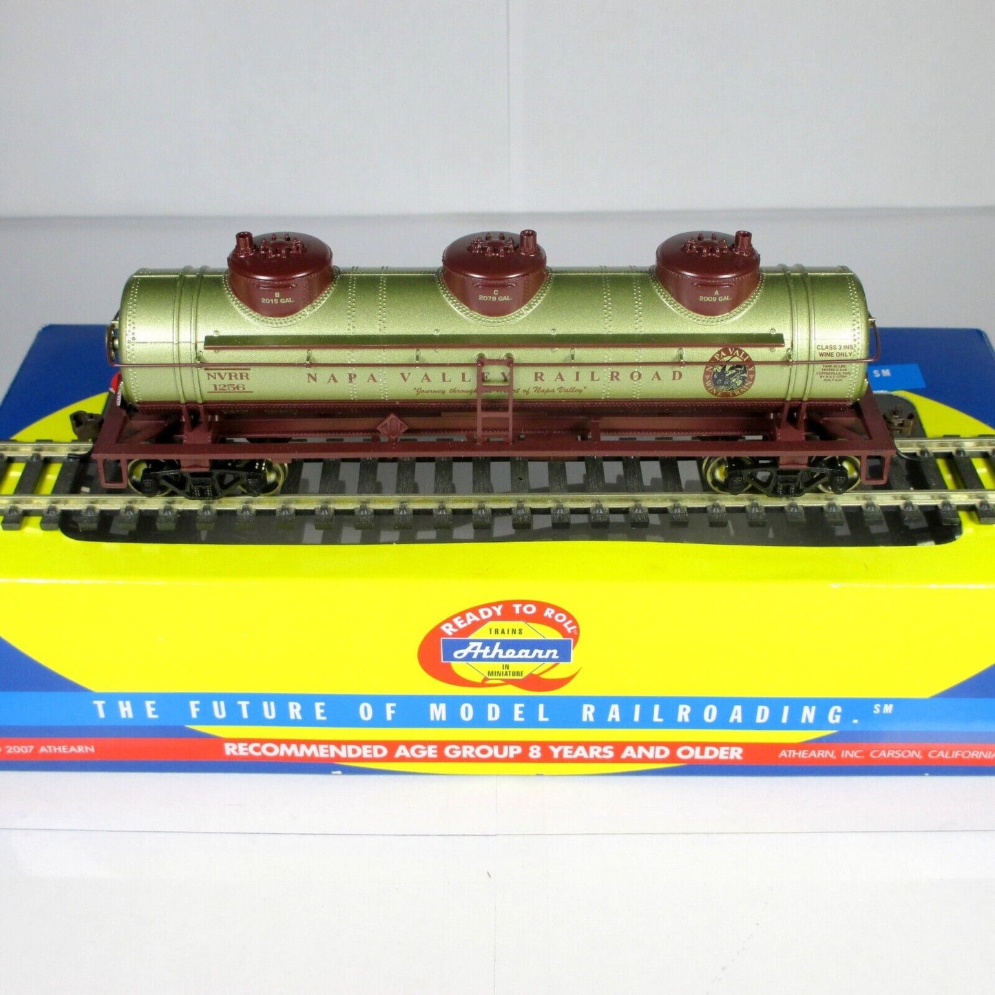 HO Scale NAPA VALLEY Railroad Wine Train 3-Dome Tank Car NVRR 1256 -Athearn 8508