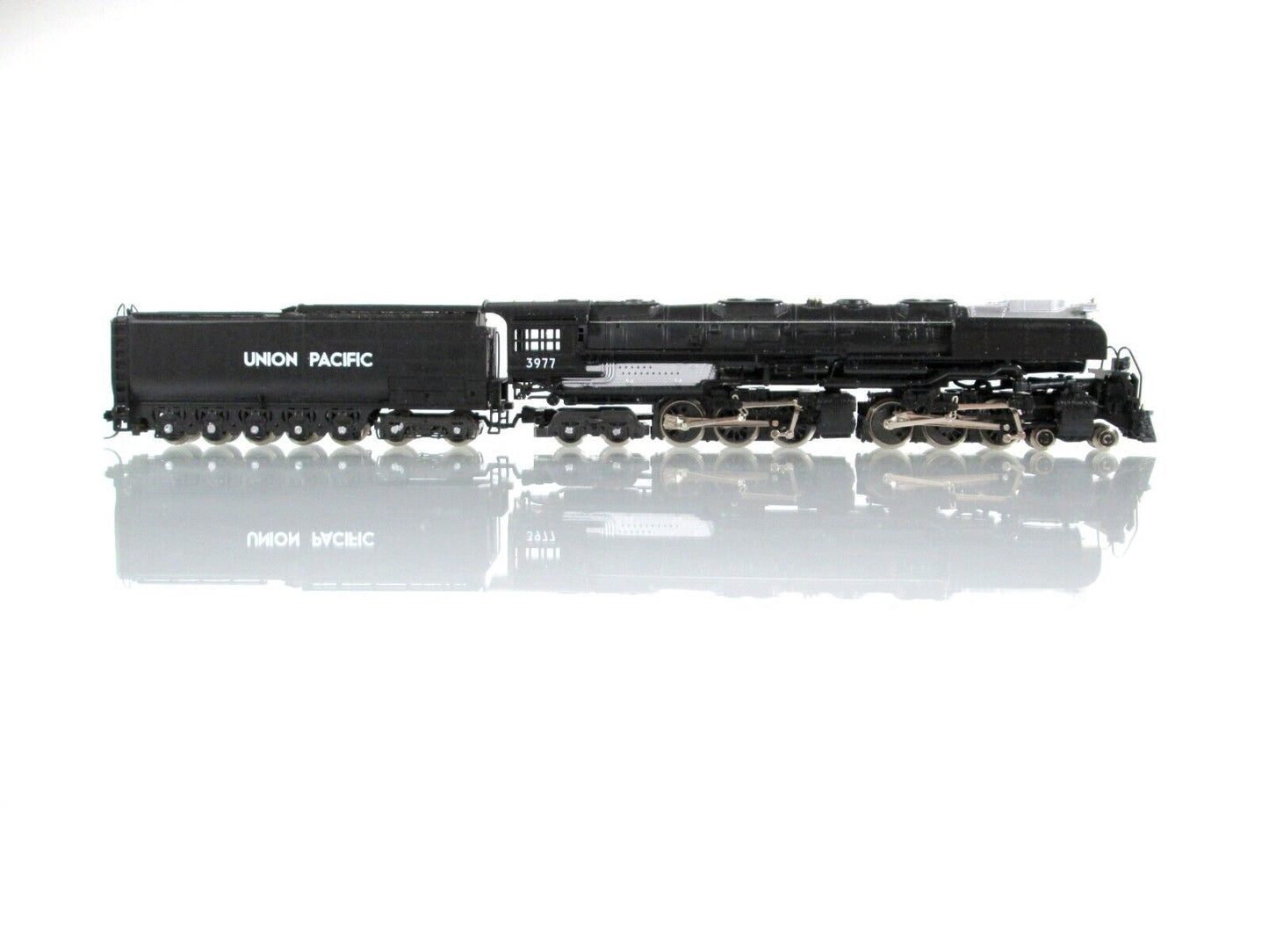 N Scale UNION PACIFIC 4-6-6-4 CHALLENGER Locomotive - UP #3977 -Rivarossi 003701