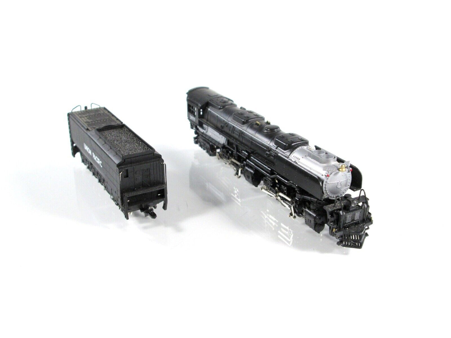N Scale UNION PACIFIC 4-6-6-4 CHALLENGER Locomotive - UP #3977 -Rivarossi 003701