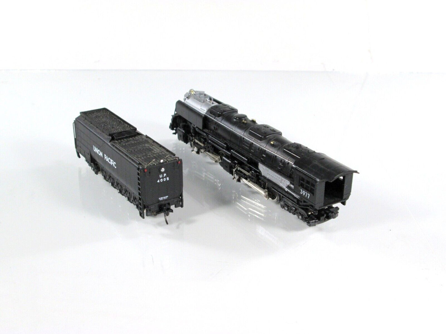 N Scale UNION PACIFIC 4-6-6-4 CHALLENGER Locomotive - UP #3977 -Rivarossi 003701