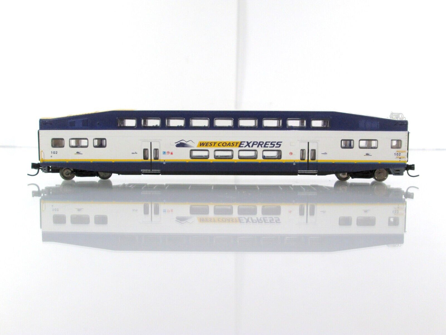 N Scale BOMBARDIER West Coast Express Passenger Control Car #102 - Athearn 10124