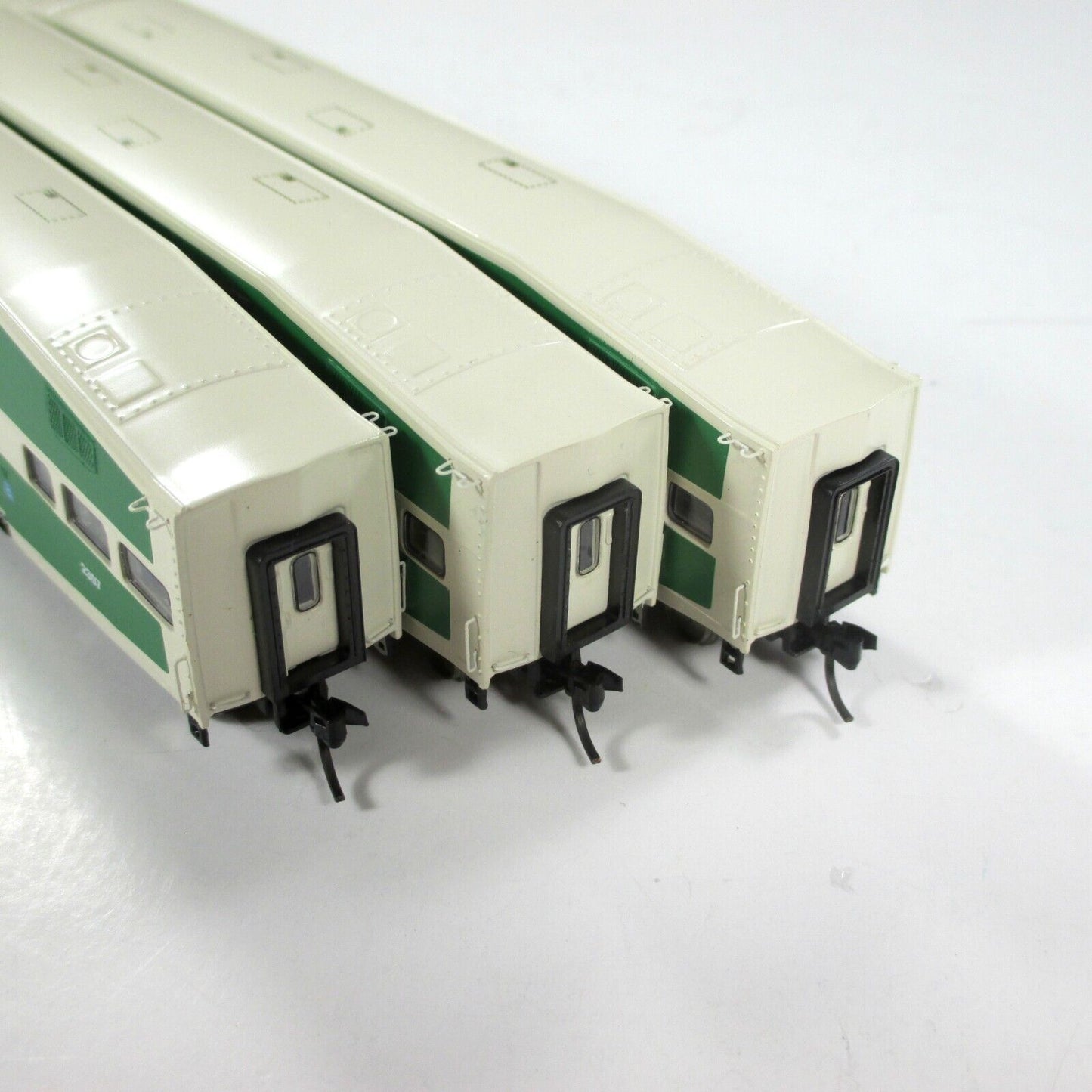 N Scale GO TRANSIT BOMBARDIER Bi-Level Passenger Car 3-Pack Set -- Athearn 10161