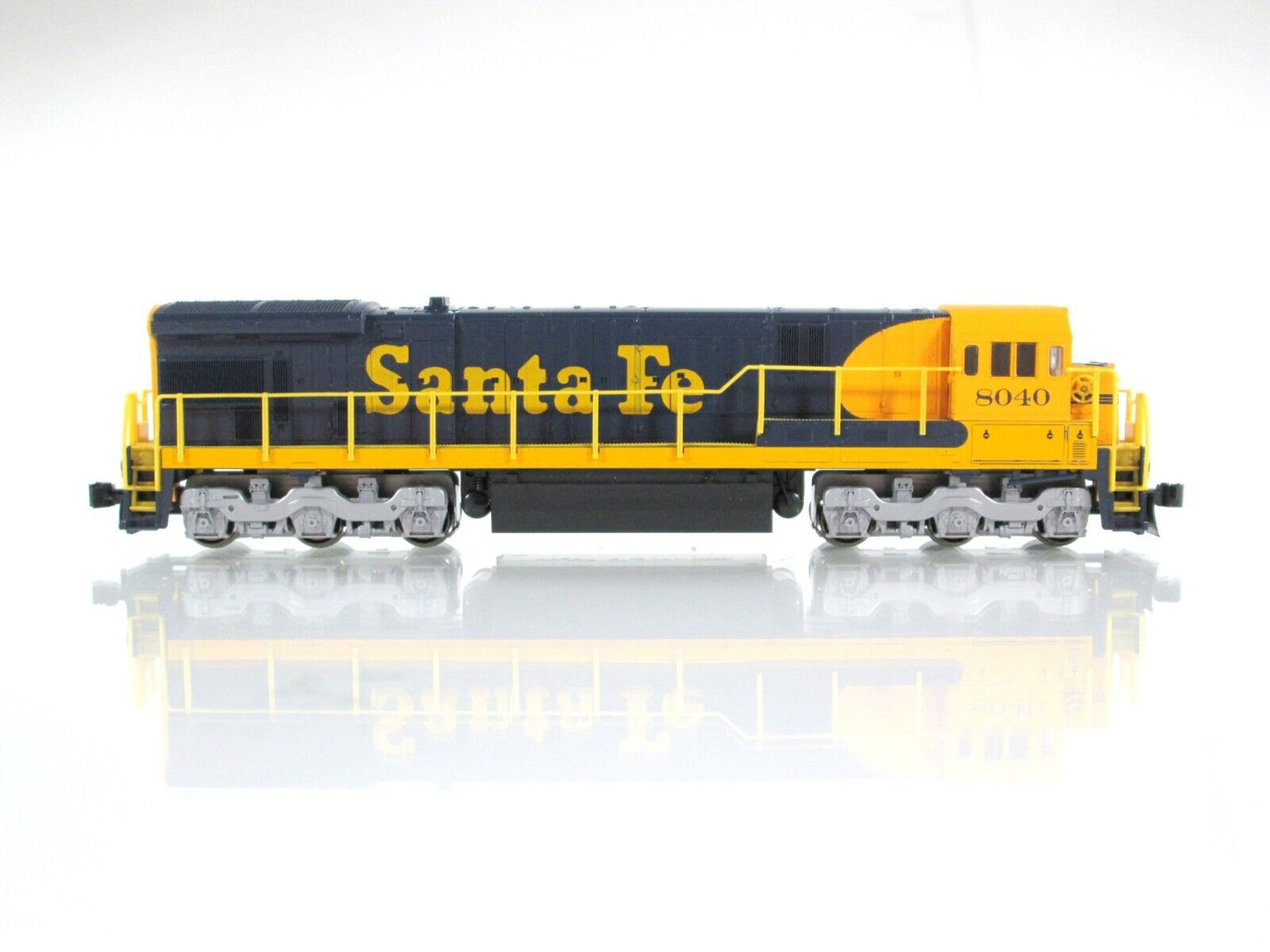 N Scale SANTA FE C30-7 Diesel Locomotive - AT&SF 8040 - Kato 106-0943 *DCC Ready