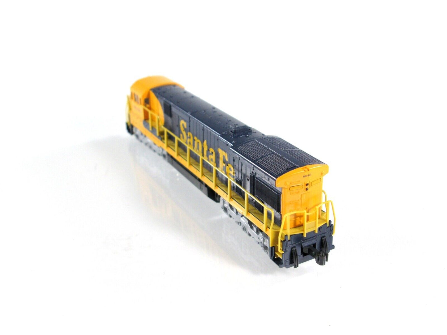 N Scale SANTA FE C30-7 Diesel Locomotive - AT&SF 8040 - Kato 106-0943 *DCC Ready