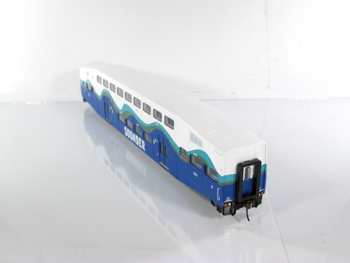 HO Scale ***SEATTLE SOUNDER*** Bombardier Commuter Coach #231 ----- Athearn 2563