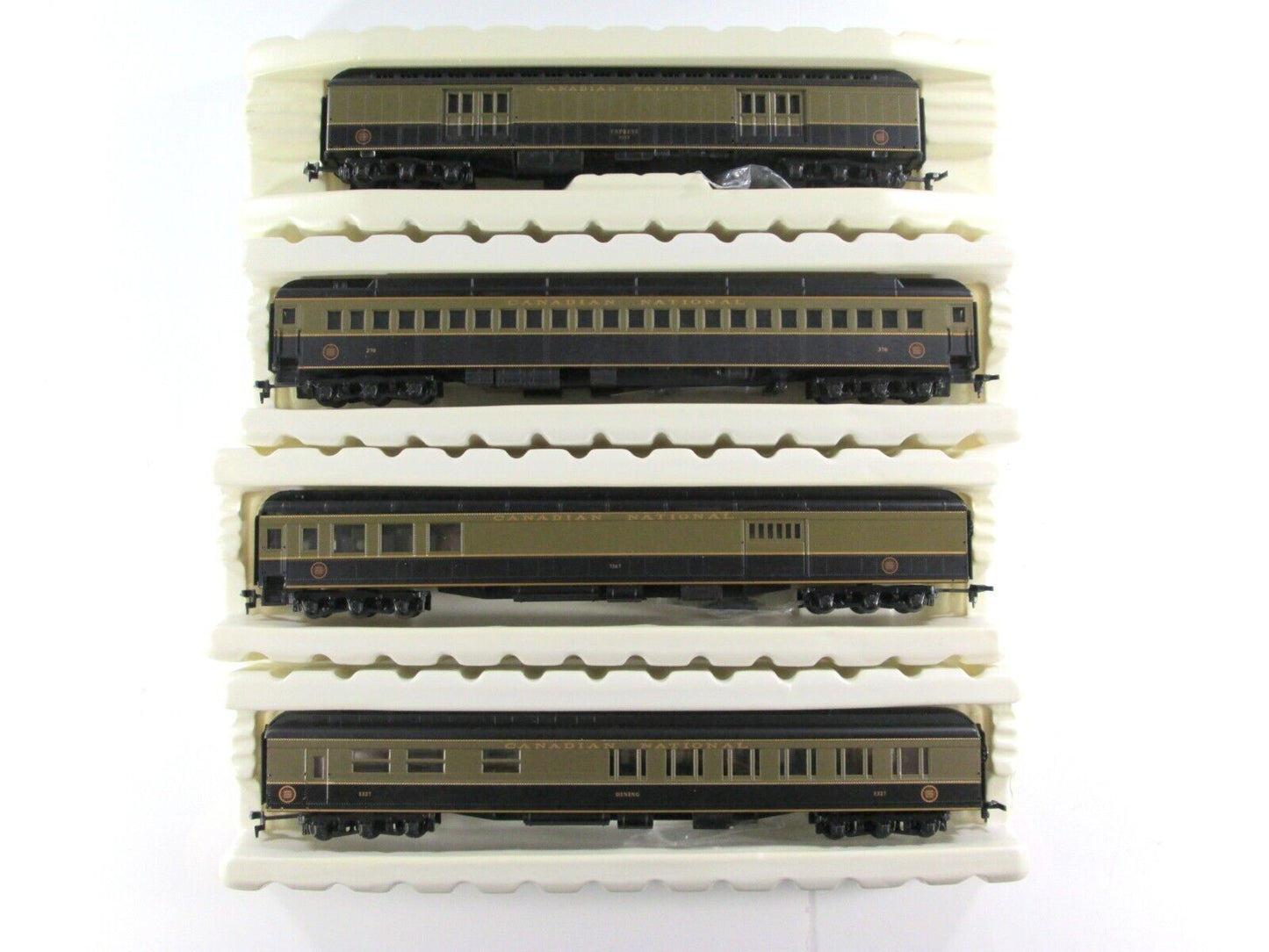 HO Scale CANADIAN NATIONAL Heavyweight Passenger Car 8-Pack Set - IHC 49108