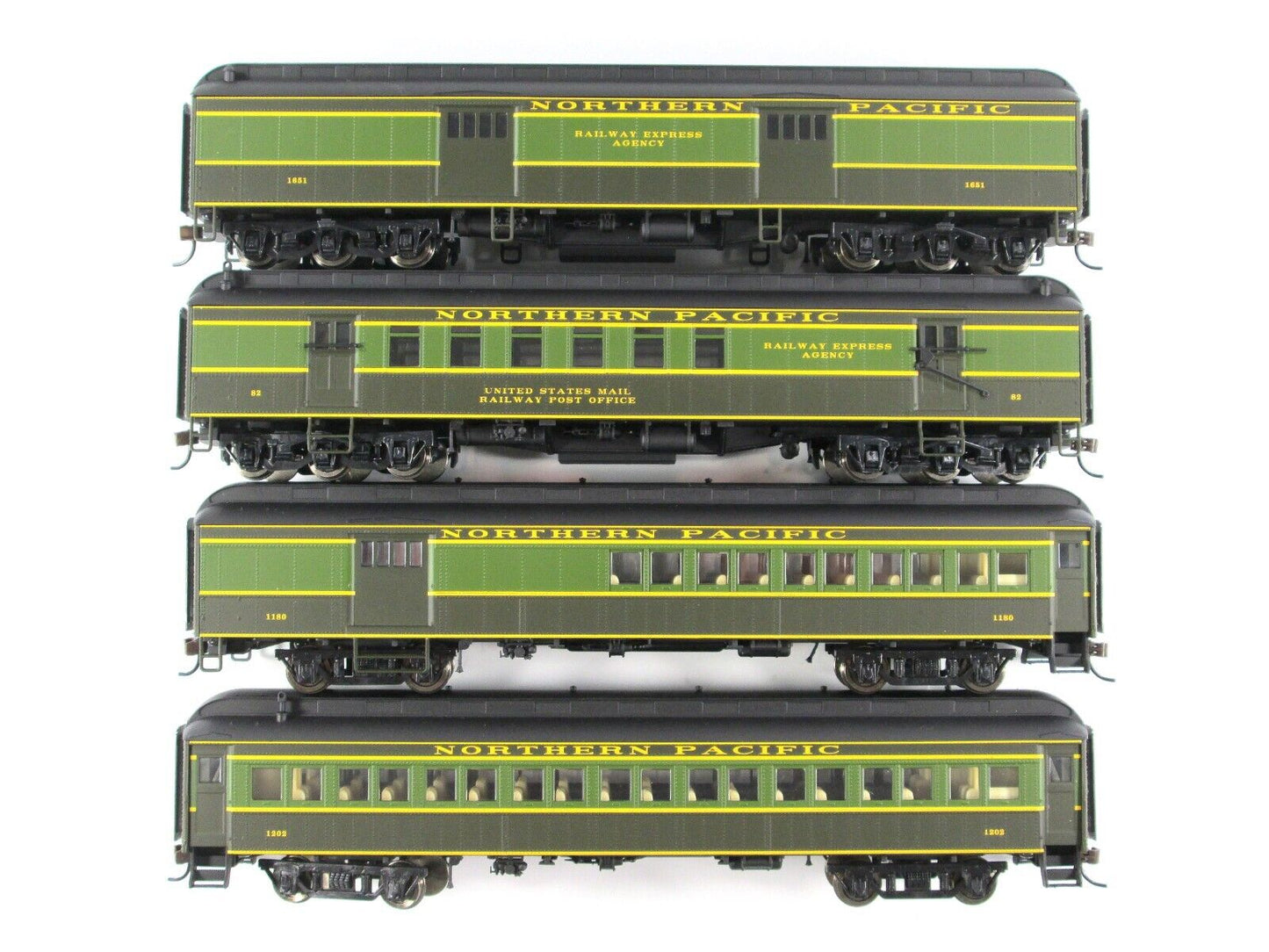 HO Scale NORTHERN PACIFIC 60' HWT Passenger 4-Car Set ------- Rivarossi RT600233
