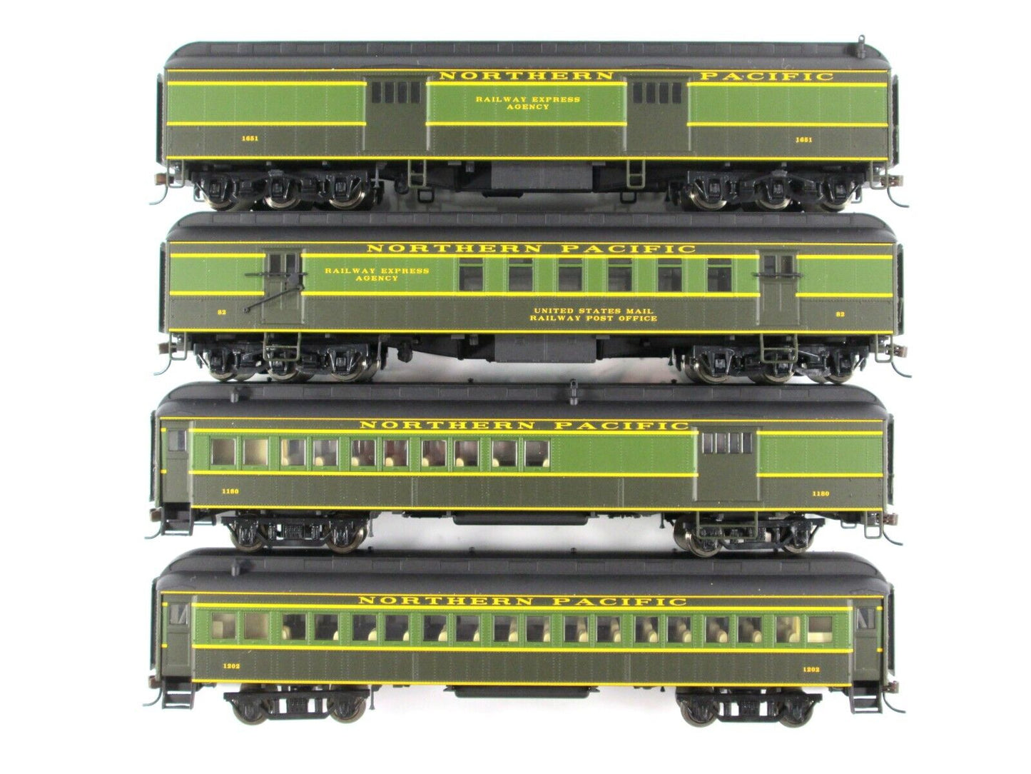 HO Scale NORTHERN PACIFIC 60' HWT Passenger 4-Car Set ------- Rivarossi RT600233