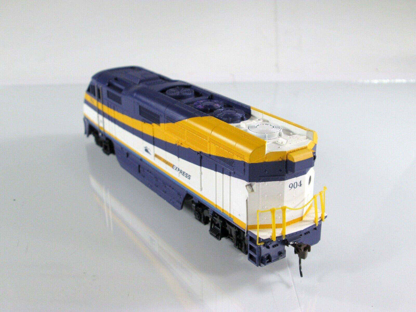 HO Scale WEST COAST EXPRESS F59PHI Diesel, WCE 903 -Athearn 2614 **DCC Equipped*