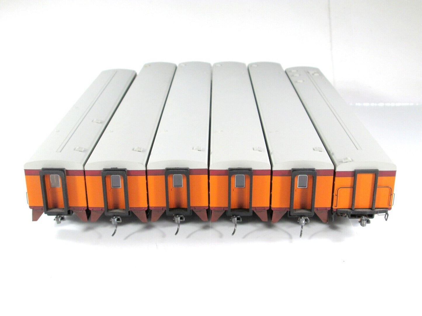 HO Scale MILWAUKEE ROAD 1935 HIAWATHA Passenger Car 6-Pack Set, FOX VALLEY 10001