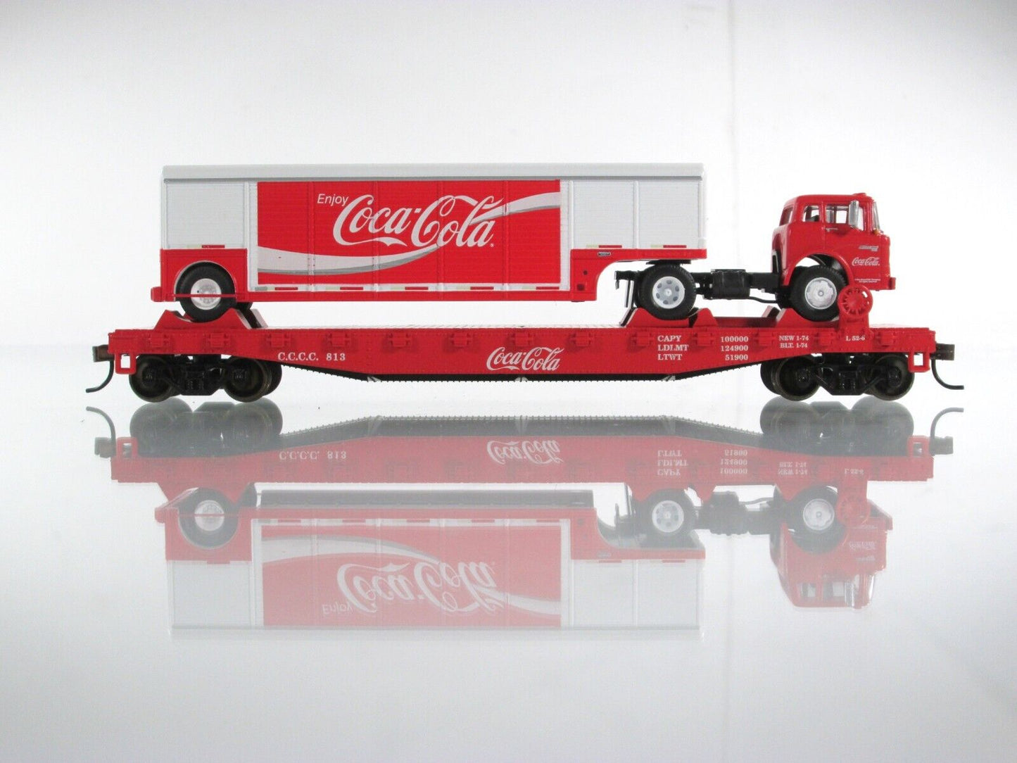 HO Scale COCA-COLA Tactor-Trailer On 50' Flat Car - CCCC 813 - Athearn ***RARE**