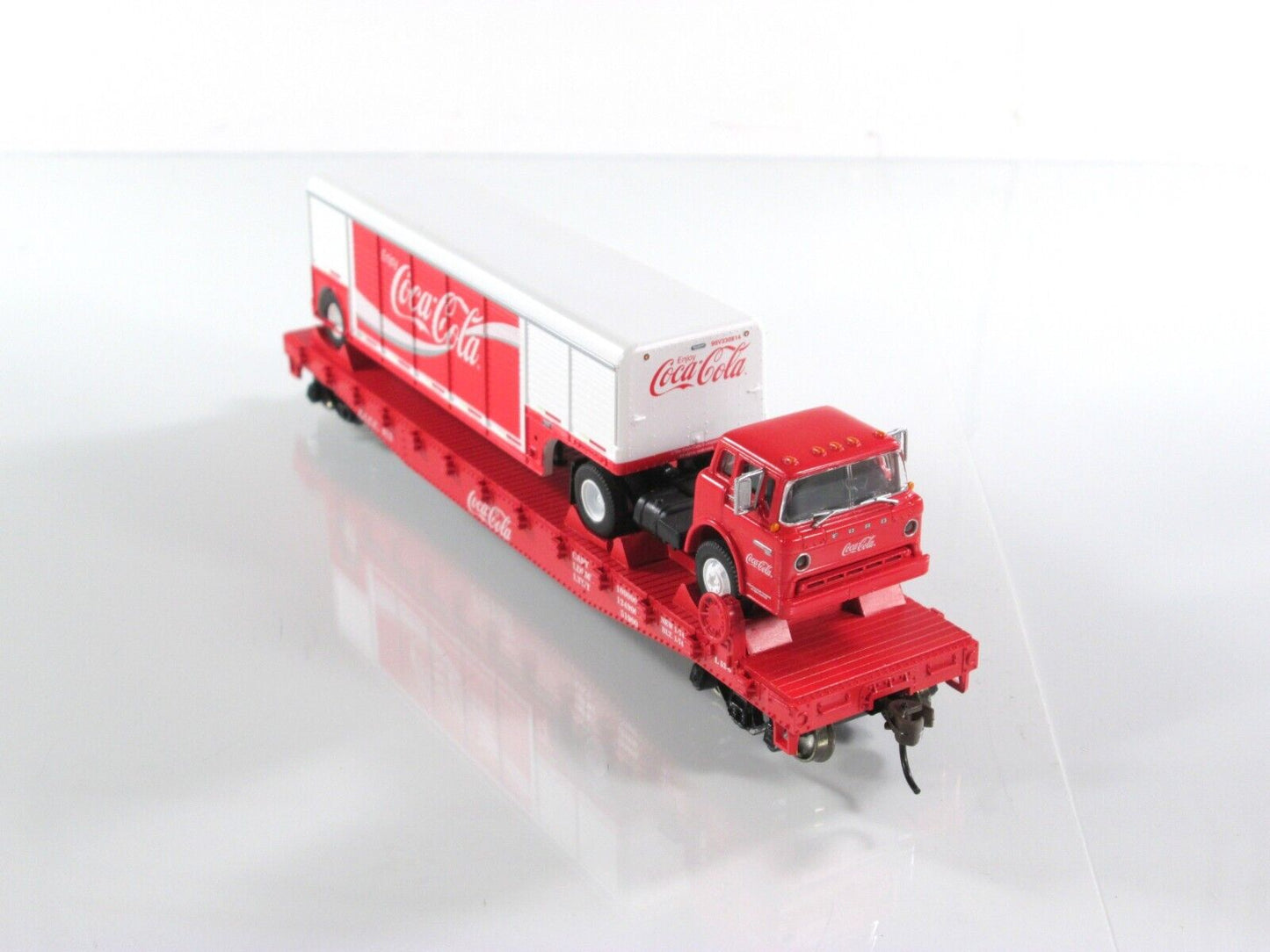 HO Scale COCA-COLA Tactor-Trailer On 50' Flat Car - CCCC 813 - Athearn ***RARE**