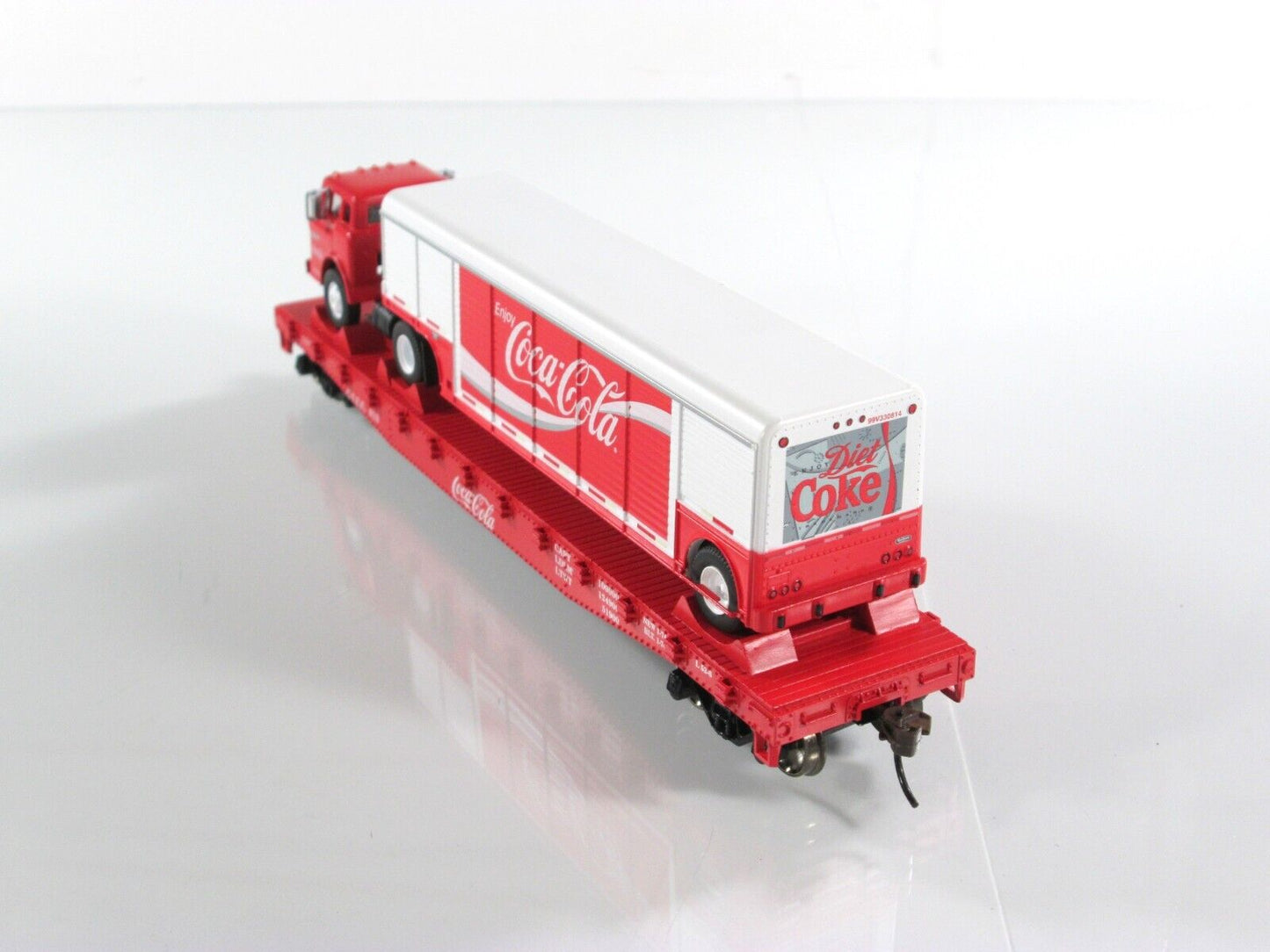 HO Scale COCA-COLA Tactor-Trailer On 50' Flat Car - CCCC 813 - Athearn ***RARE**