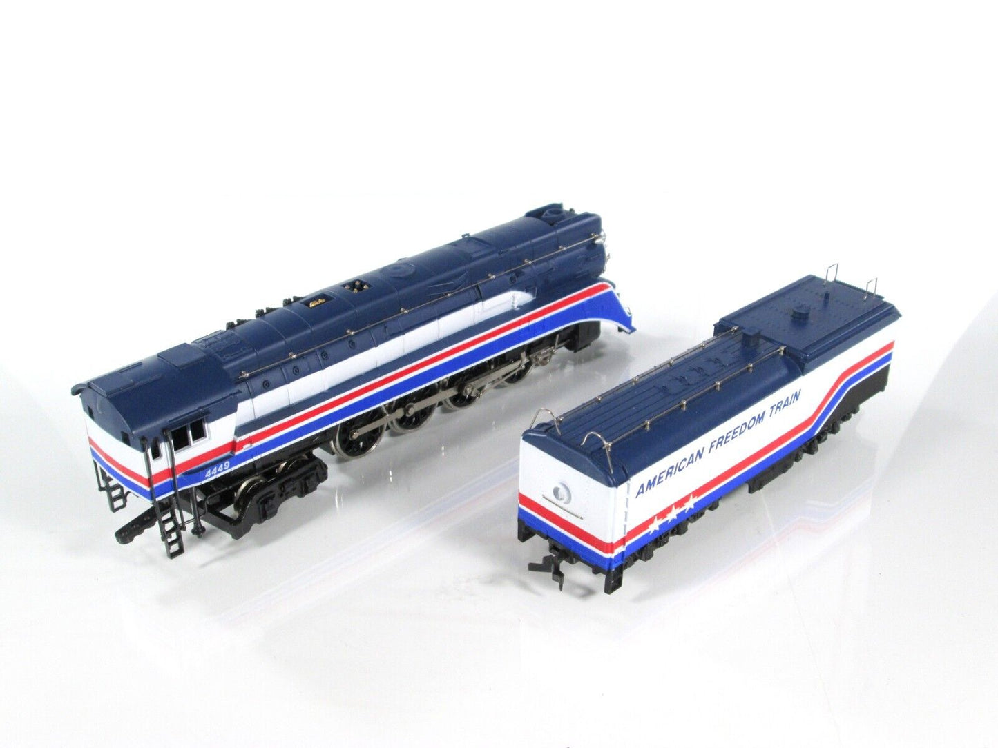 HO Scale *AMERICAN FREEDOM TRAIN* GS-4 Northern Locomotive #4449 - LIONEL **NEW*