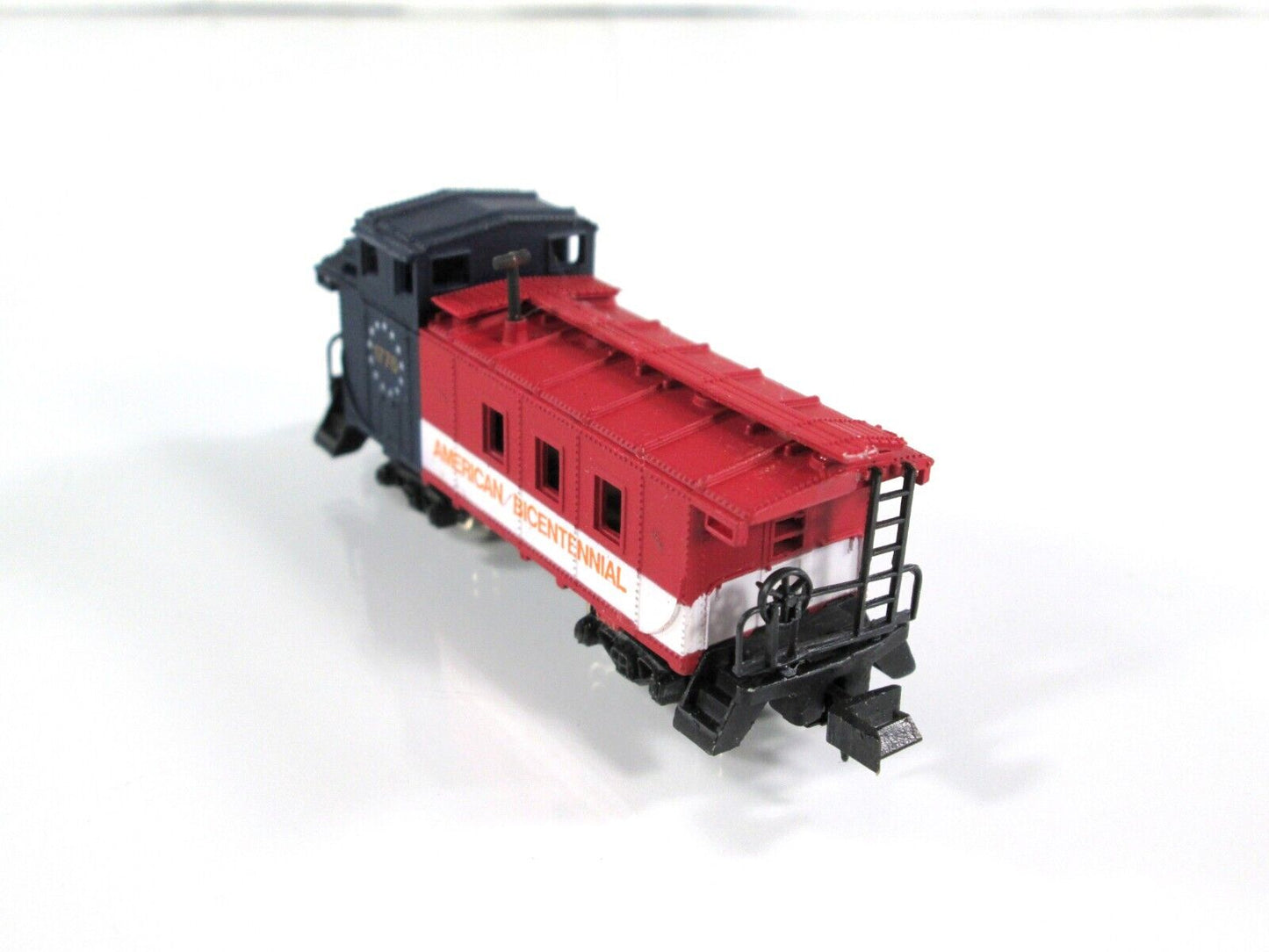 N Scale AMERICAN BICENTENNIAL 36' Offset Cupola Caboose 1776-1976 -Bachmann 5414