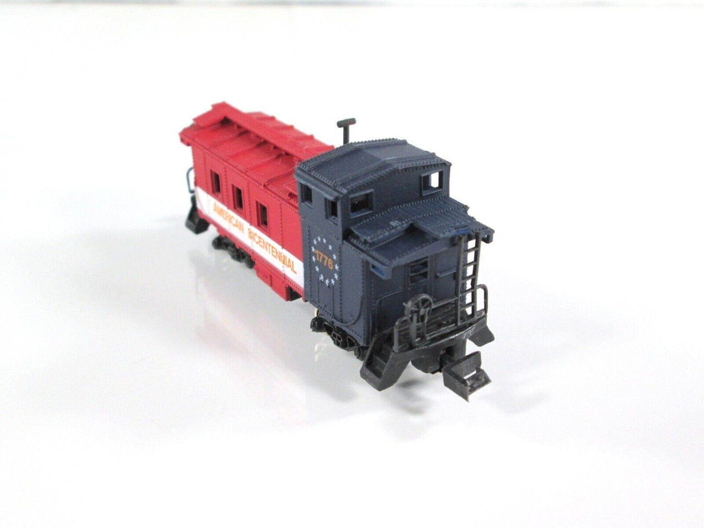 N Scale AMERICAN BICENTENNIAL 36' Offset Cupola Caboose 1776-1976 -Bachmann 5414
