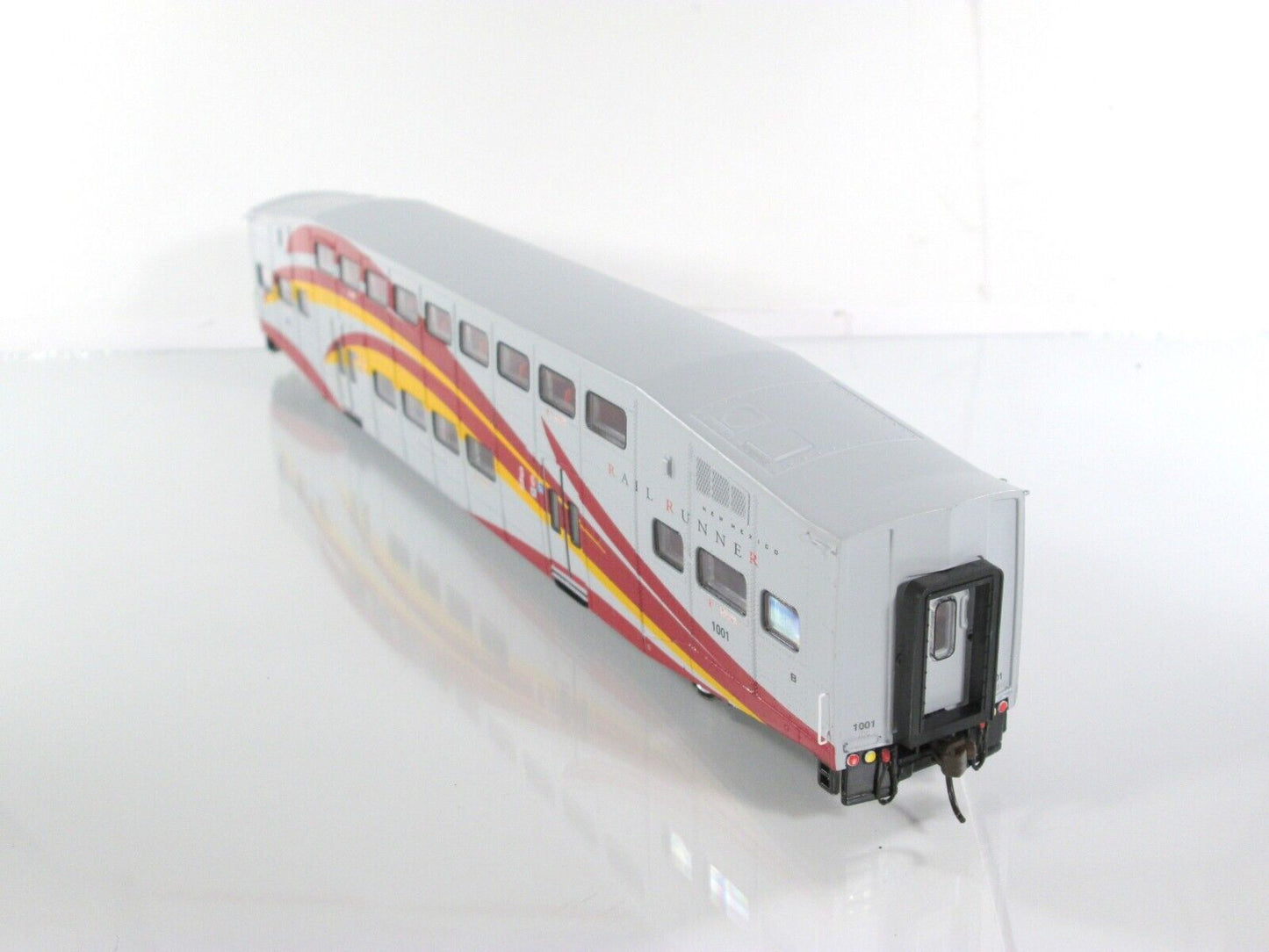 HO Scale NEW MEXICO RAIL RUNNER Bombardier Coach #1001 - Athearn 25702