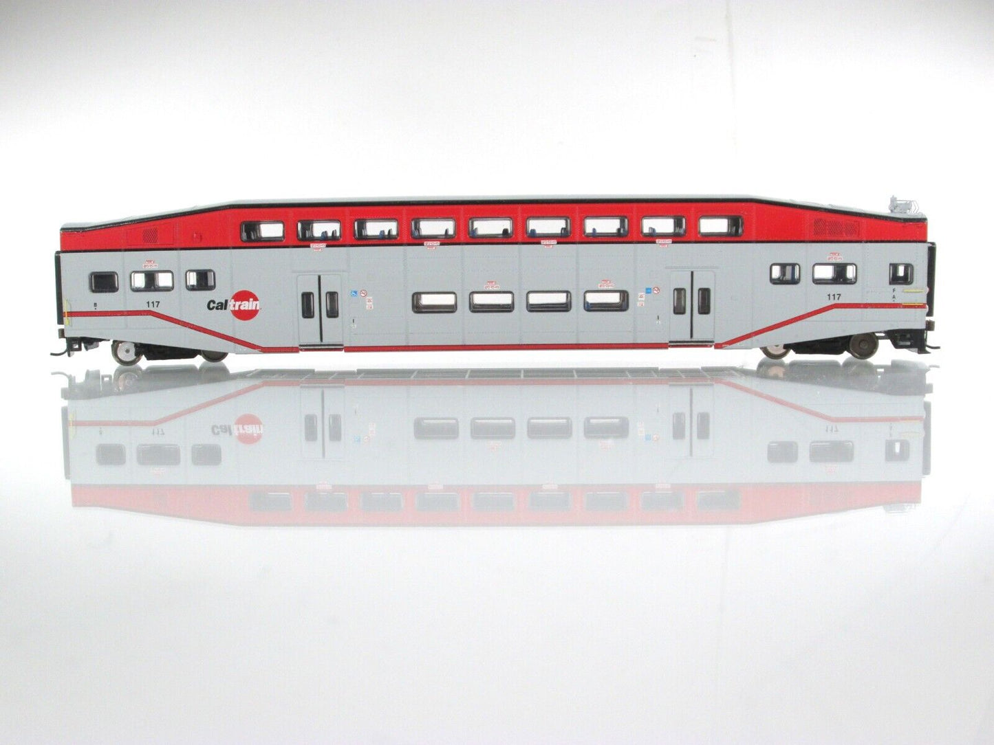 HO Scale **CALTRAIN** Bombardier Commuter CONTROL Car - JPBX 117 -- Athearn 2548
