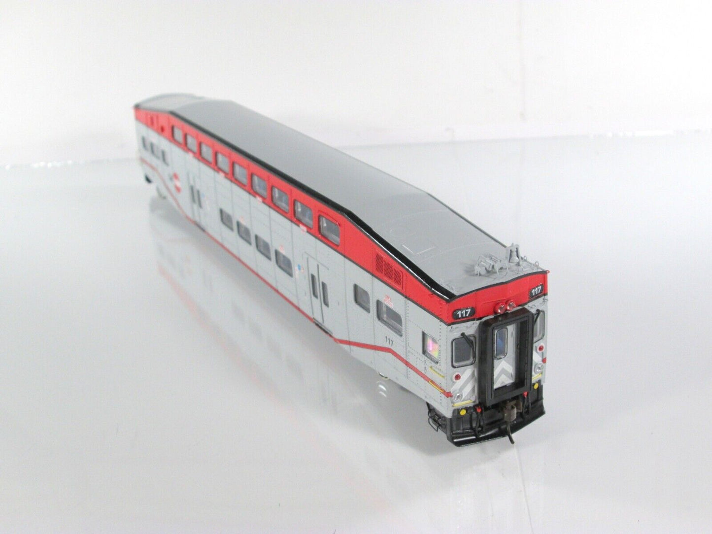 HO Scale **CALTRAIN** Bombardier Commuter CONTROL Car - JPBX 117 -- Athearn 2548
