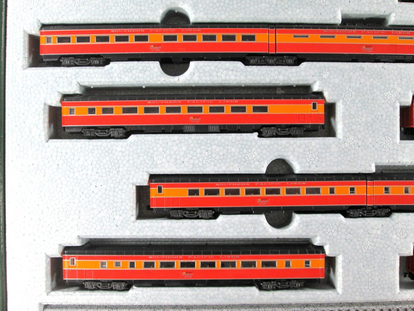 N Scale SOUTHERN PACIFIC *MORNING DAYLIGHT* Passenger 10-Car Set -- Kato 106-062