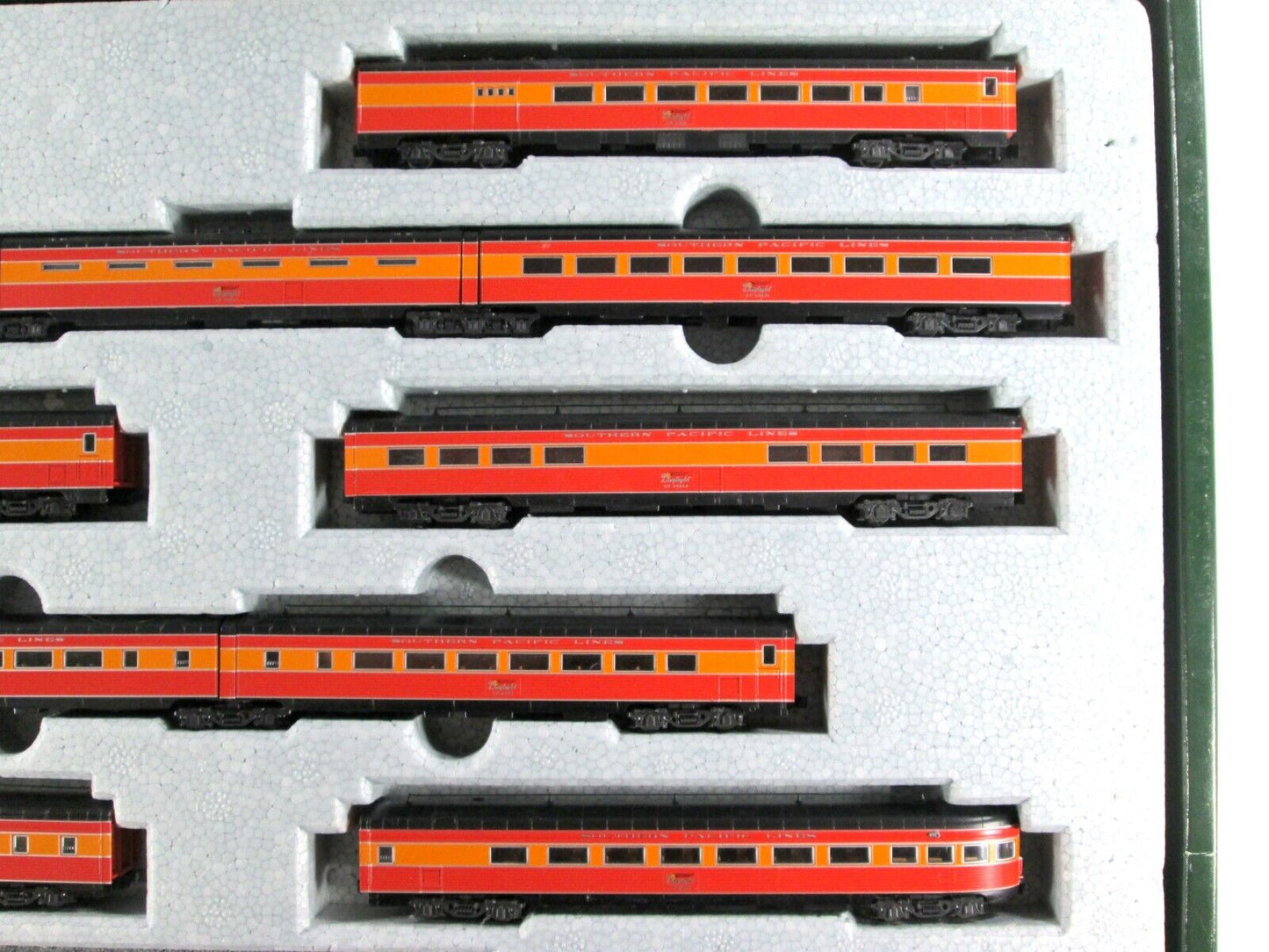 N Scale SOUTHERN PACIFIC *MORNING DAYLIGHT* Passenger 10-Car Set -- Kato 106-062