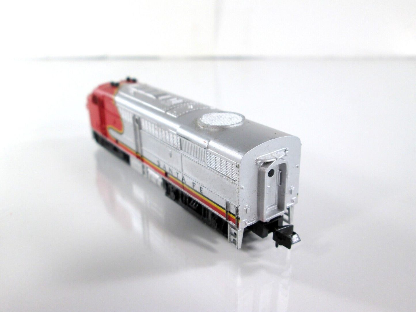N Scale SANTA FE **Warbonnet** FA-1 Diesel Locomotive -Life-Like 7785, Runs Well
