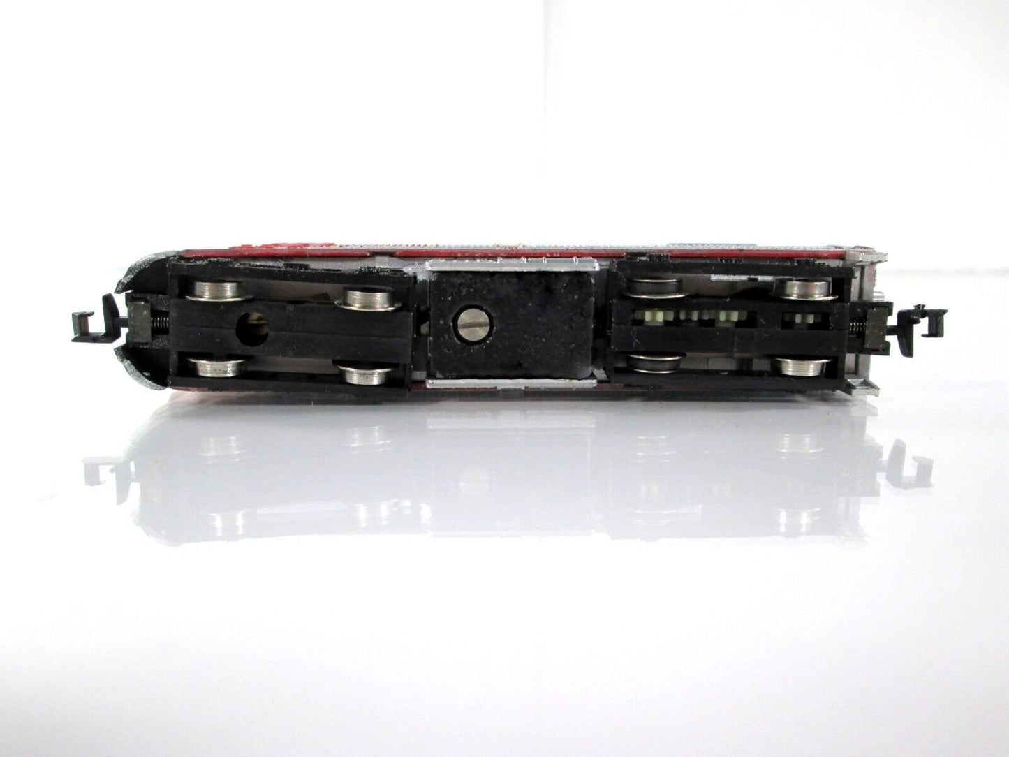 N Scale SANTA FE **Warbonnet** FA-1 Diesel Locomotive -Life-Like 7785, Runs Well