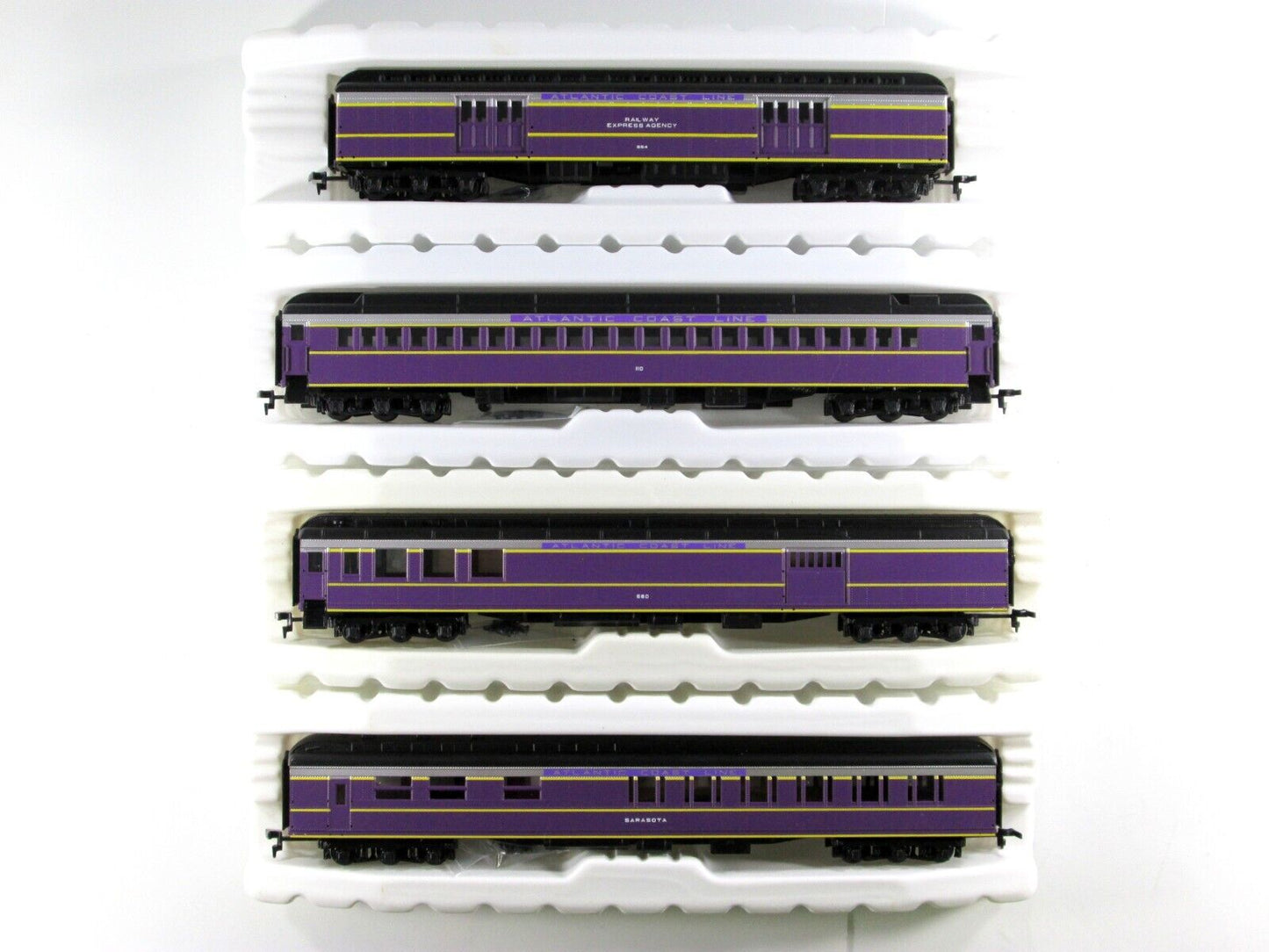HO Scale ATLANTIC COAST LINE Heavyweight Passenger Car 8-Pack Set - IHC 49008