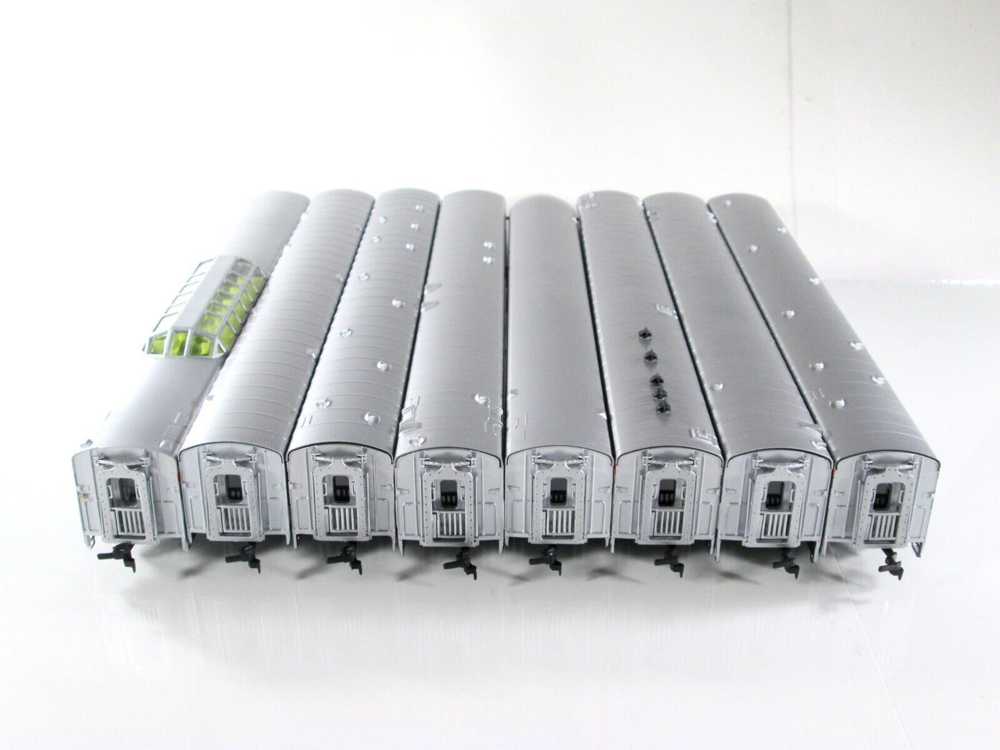 HO Scale SOUTHERN PACIFIC / SP  Lightweight Passenger Car 8-Pack Set - IHC 47958