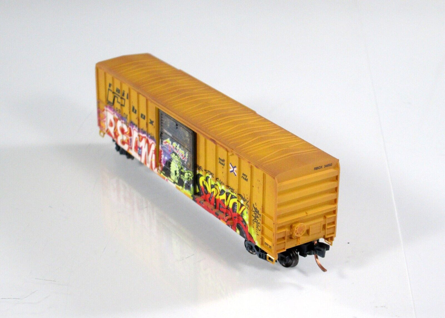 N Scale **RAILBOX GRAFFITI** Box Car #34693 - Micro Trains NSE MTL 16-29 *RARE*