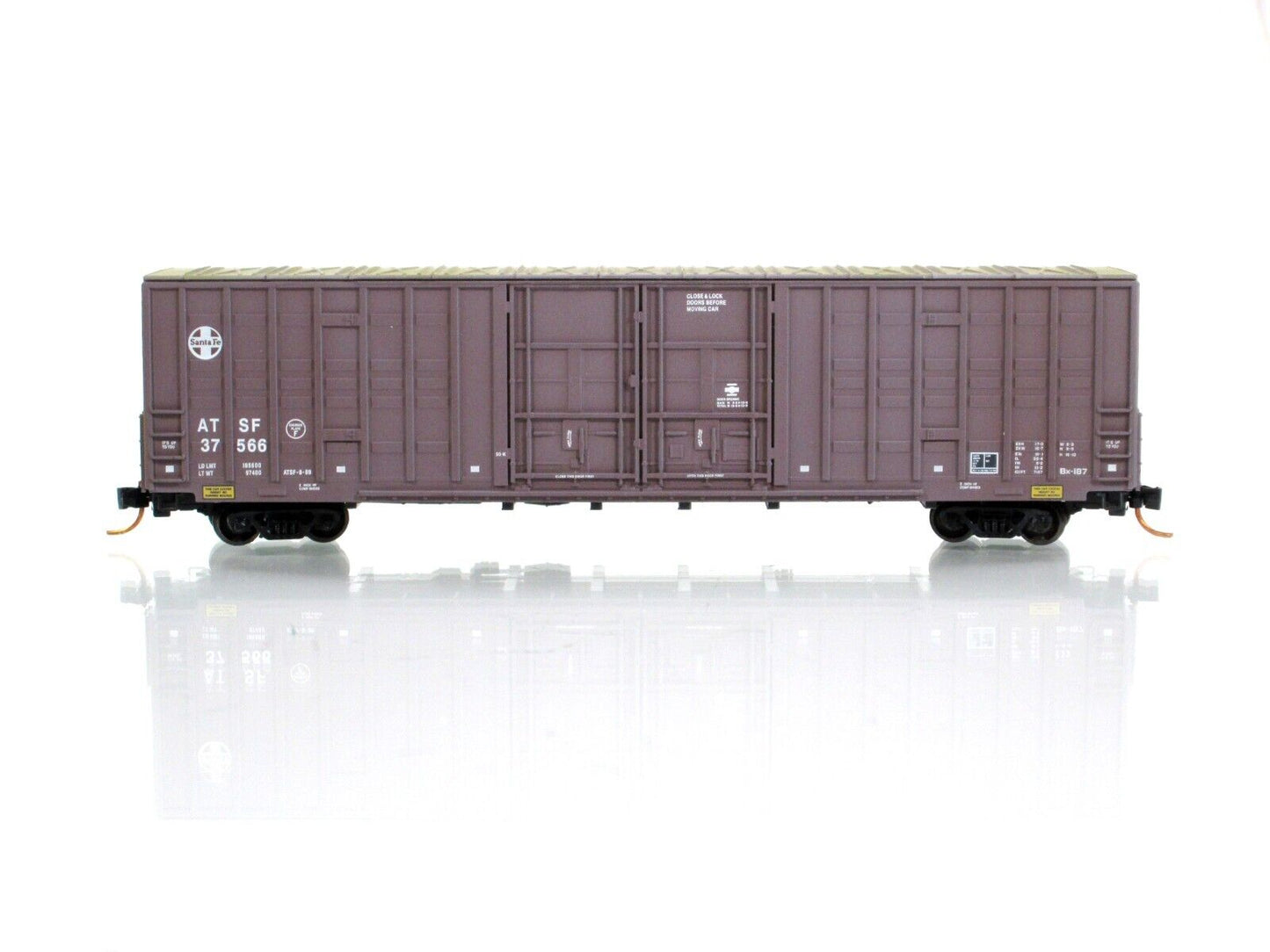 N Scale ***SANTA FE*** Weathered & Graffiti 60' Box Car -- Micro Trains 10344060