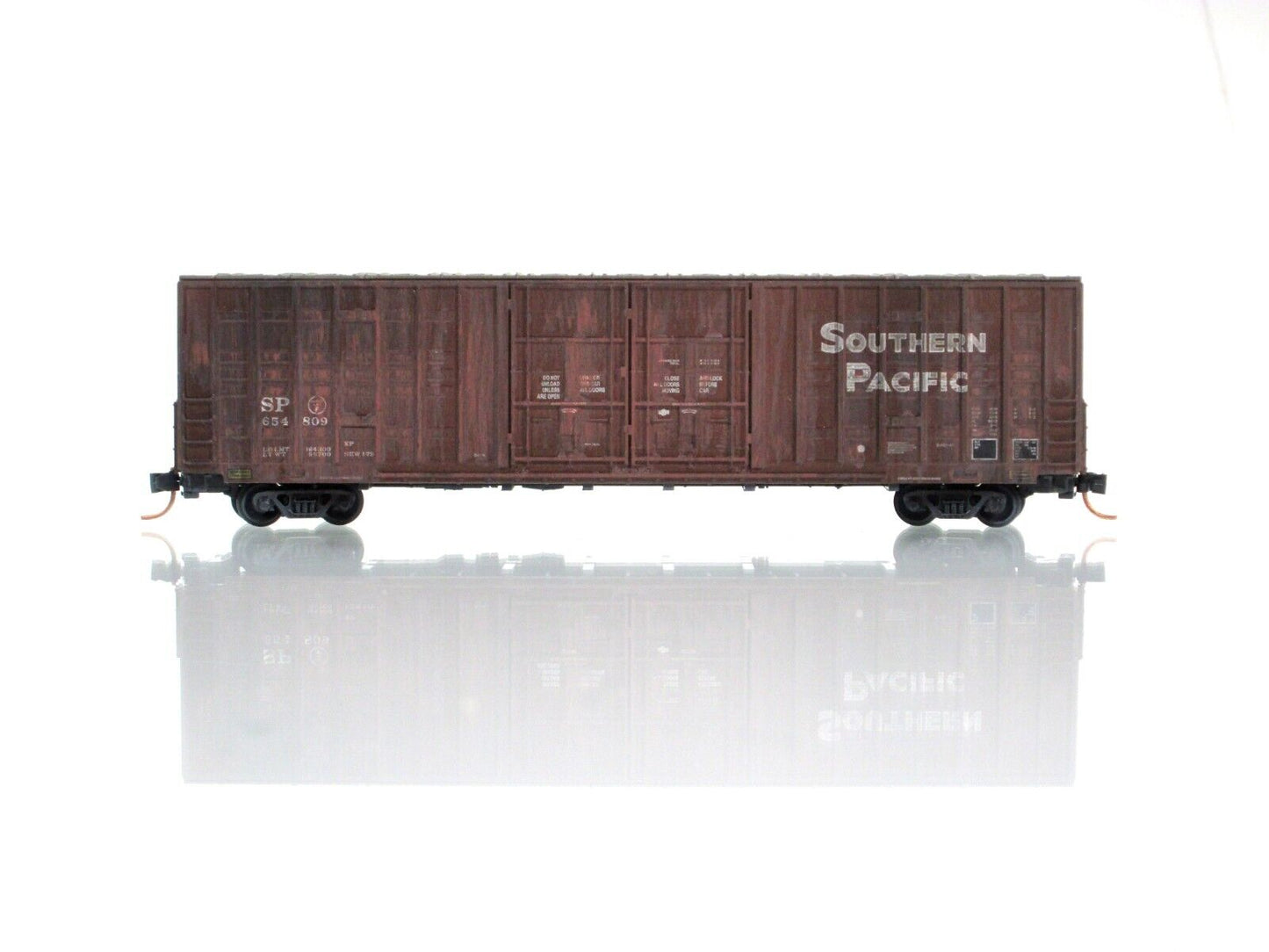 N Scale ***SOUTHERN PACIFIC*** Weathered 60' Box Car ----- Micro Trains 10351100