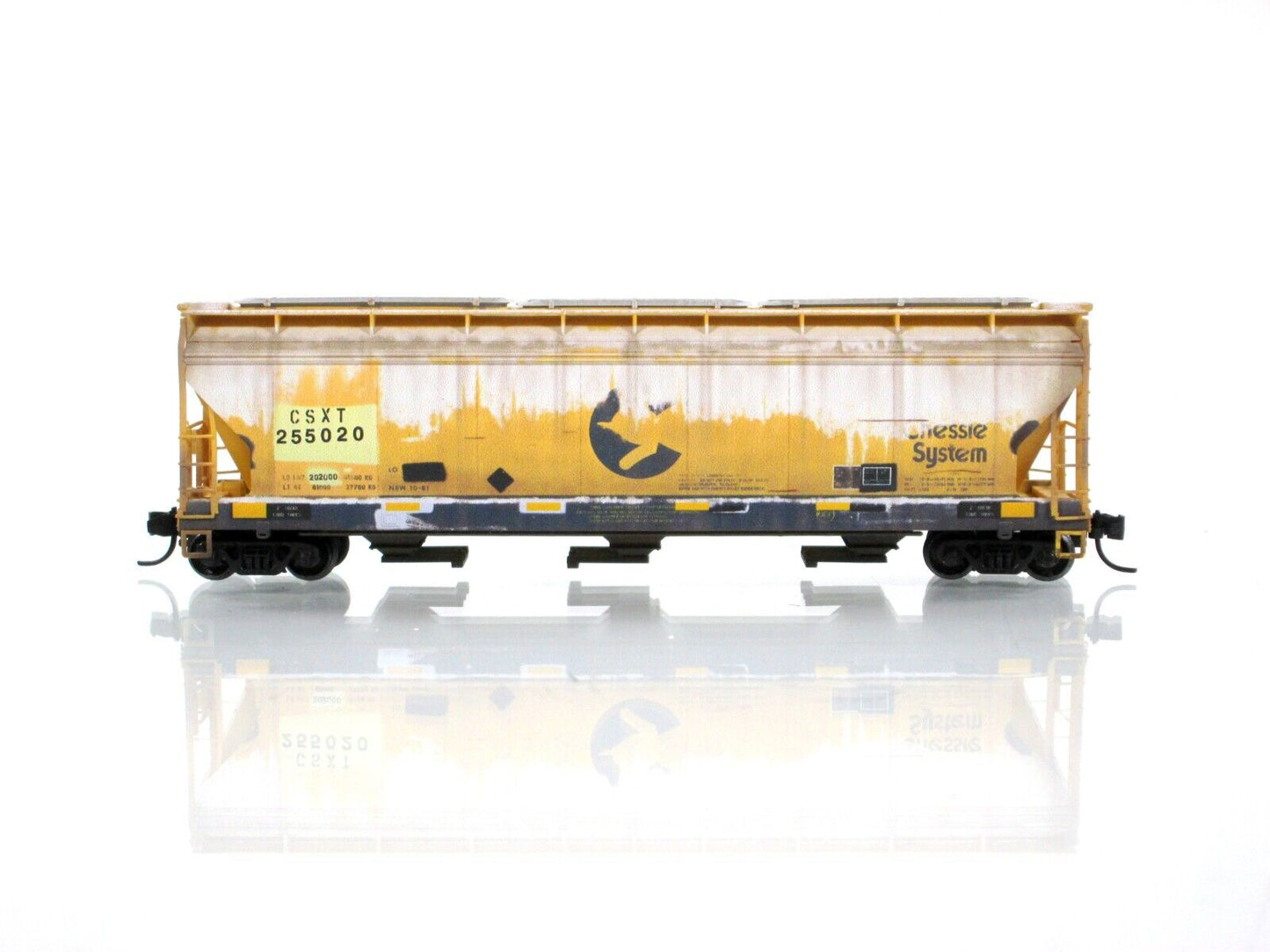 N Scale **CHESSIE SYSTEM** Weathered 3-Bay Hopper - Micro Trains 09444540