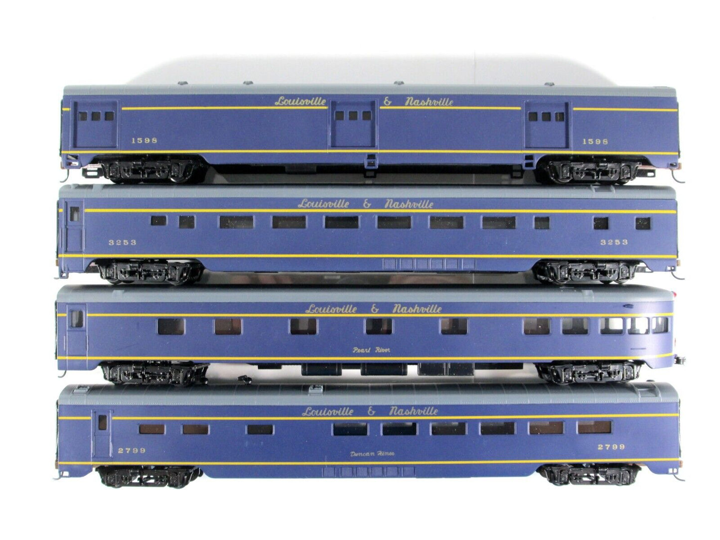 HO Scale LOUISVILLE NASHVILLE Passenger 8-Car Set - IHC 48138 **Knuckle Couplers