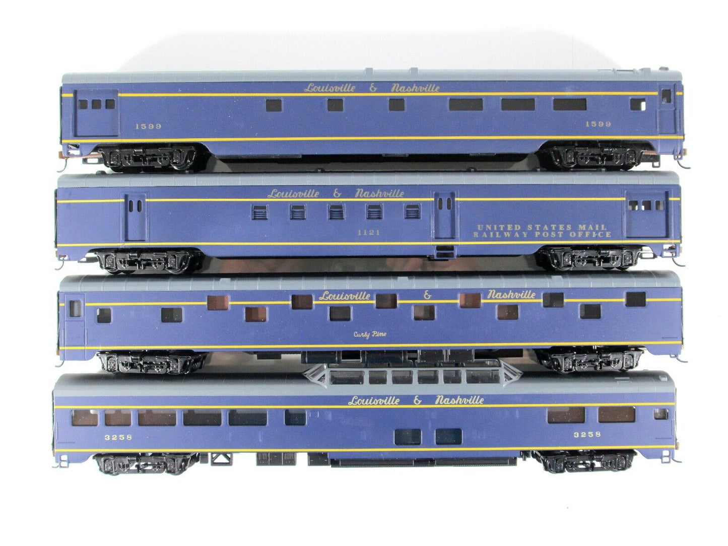 HO Scale LOUISVILLE NASHVILLE Passenger 8-Car Set - IHC 48138 **Knuckle Couplers