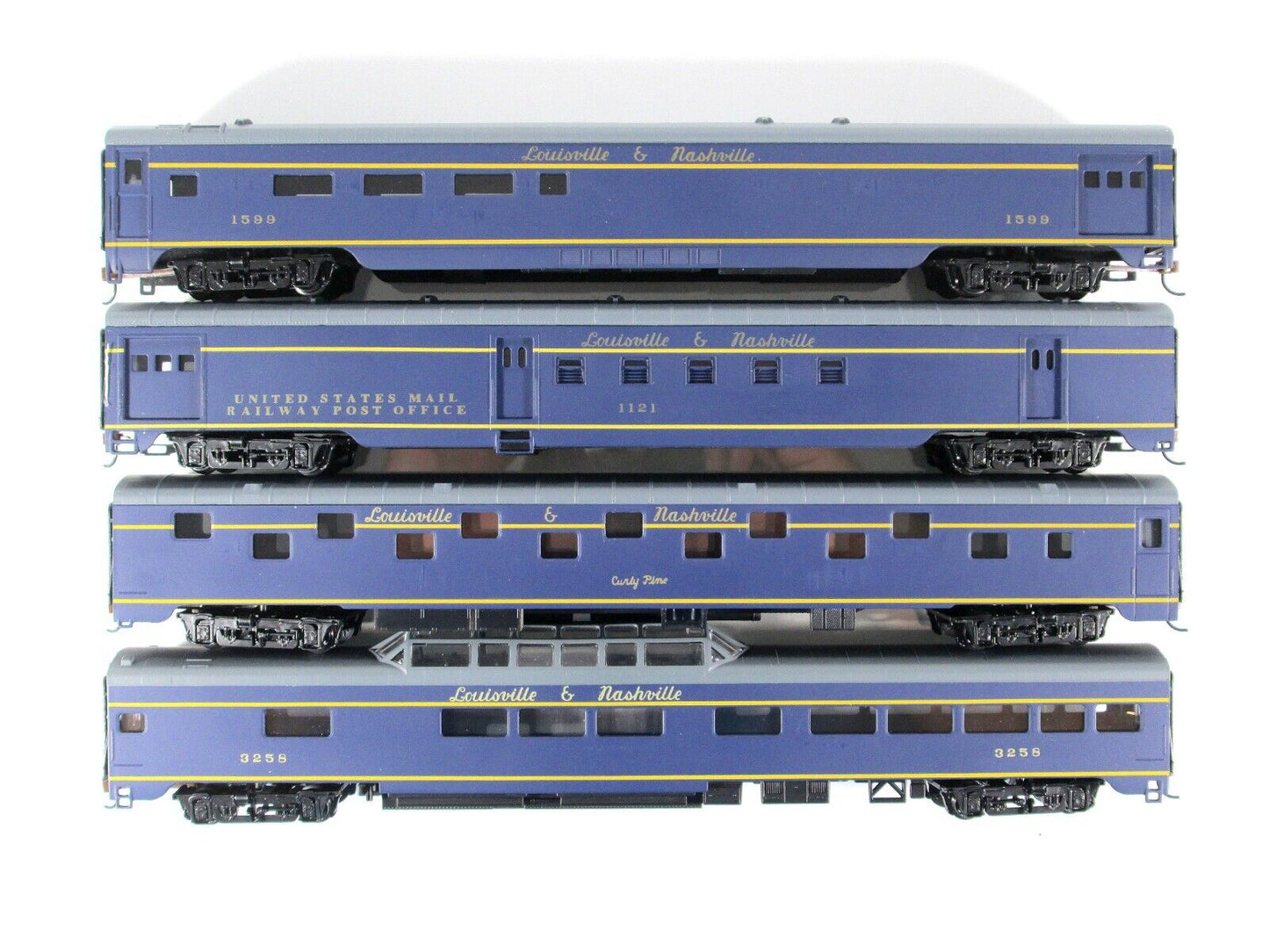 HO Scale LOUISVILLE NASHVILLE Passenger 8-Car Set - IHC 48138 **Knuckle Couplers