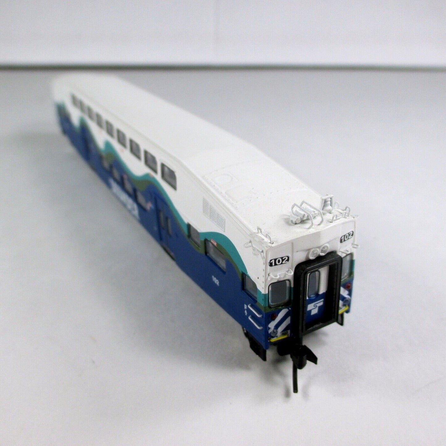 N Scale **SEATTLE SOUNDER** Bombardier Commuter Control Car #102 - Athearn 10123