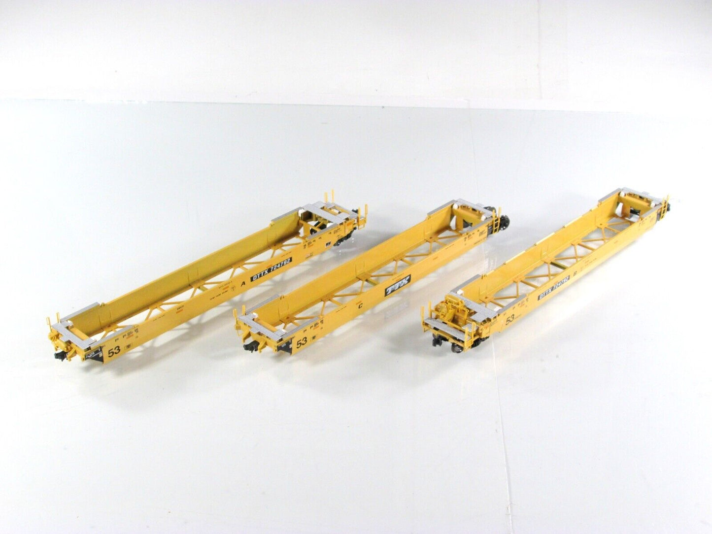 HO Scale TTX Double Stack Well Car Set for 53' Containers #724792 - Kato 30-9051