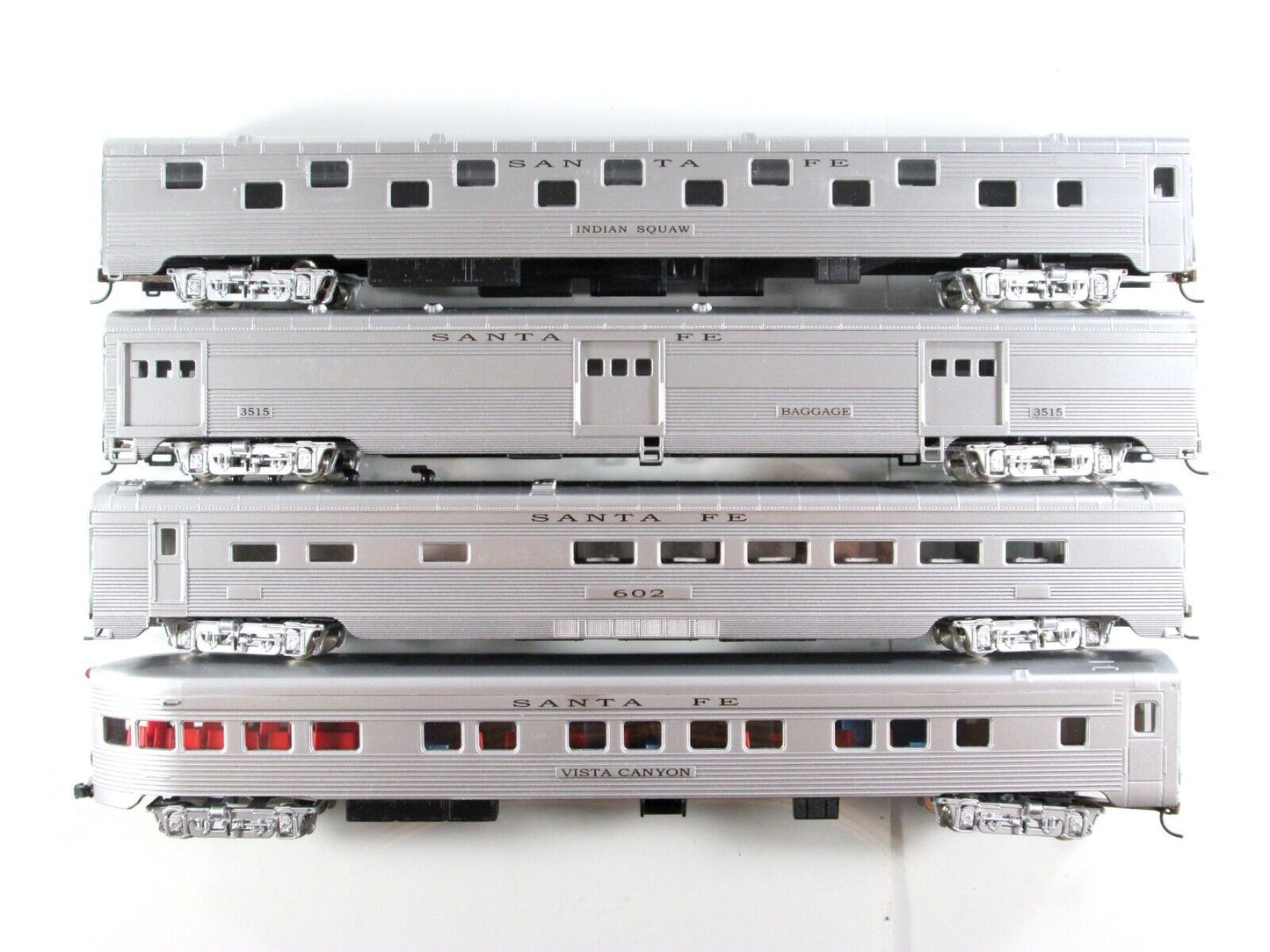HO Scale SANTA FE Lightweight Corrugated Passenger 8-Car Set - IHC 47788 **NEW**