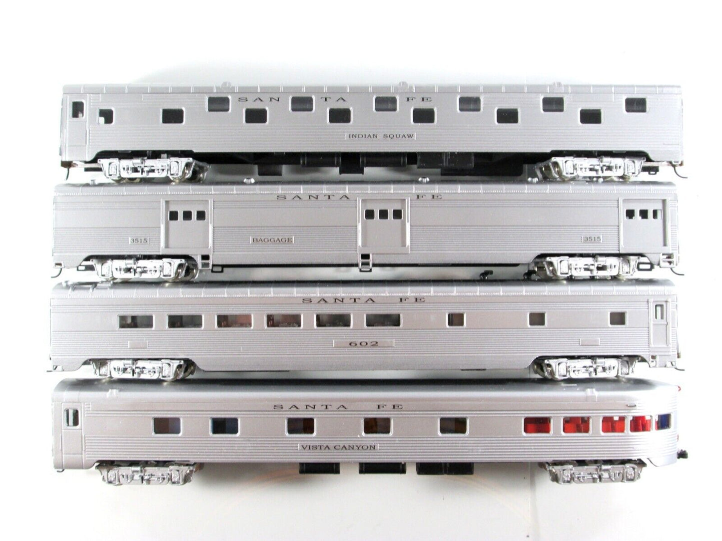 HO Scale SANTA FE Lightweight Corrugated Passenger 8-Car Set - IHC 47788 **NEW**