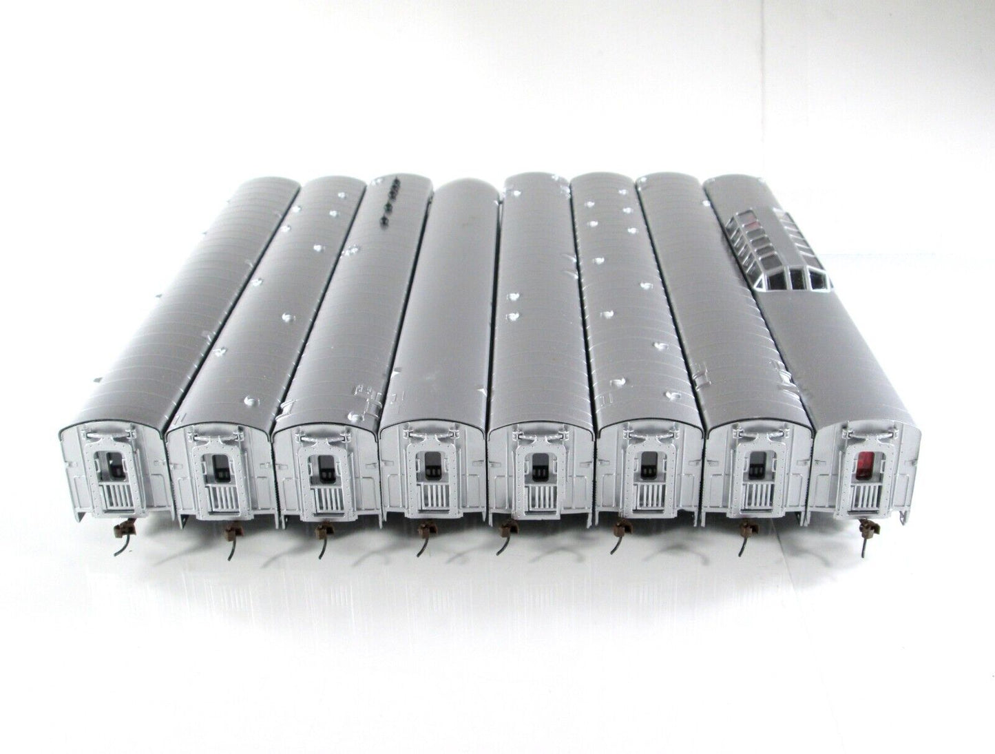 HO Scale SANTA FE Lightweight Corrugated Passenger 8-Car Set - IHC 47788 **NEW**