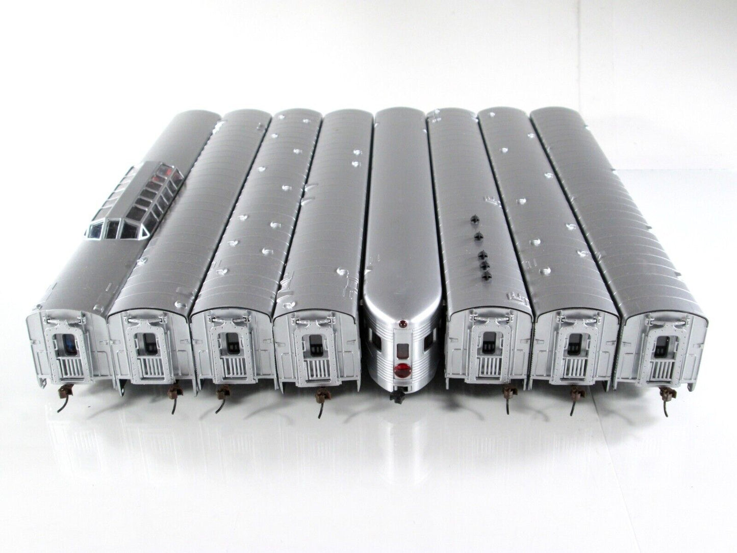 HO Scale SANTA FE Lightweight Corrugated Passenger 8-Car Set - IHC 47788 **NEW**