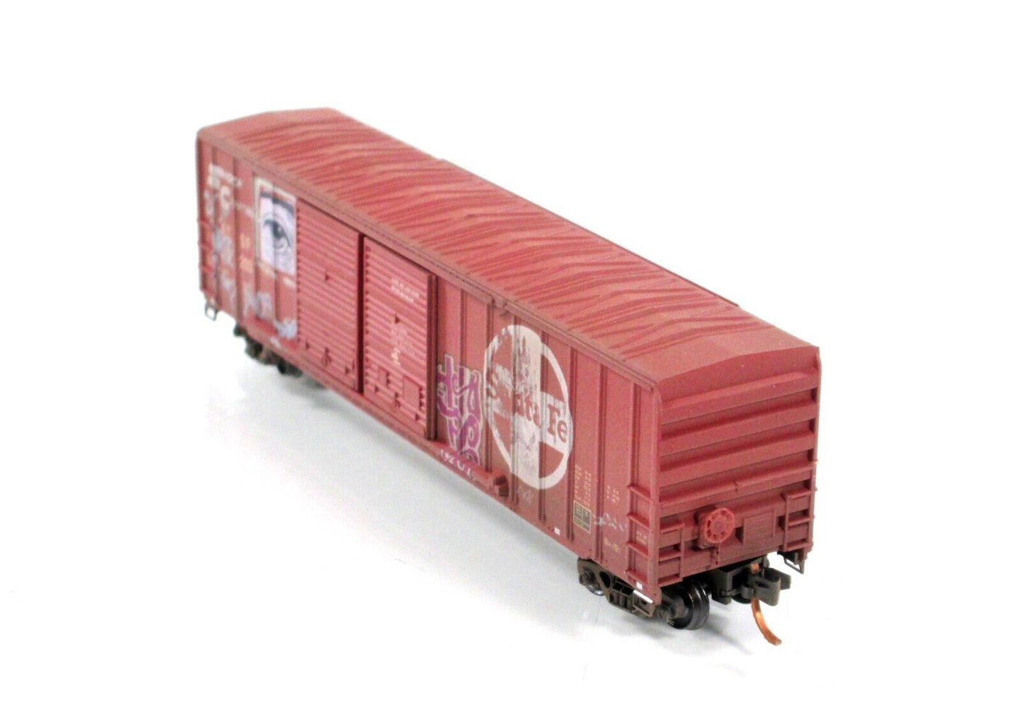 N Scale **SANTA FE** Weathered & Graffiti Box Car #18203 - Micro Trains 03044250