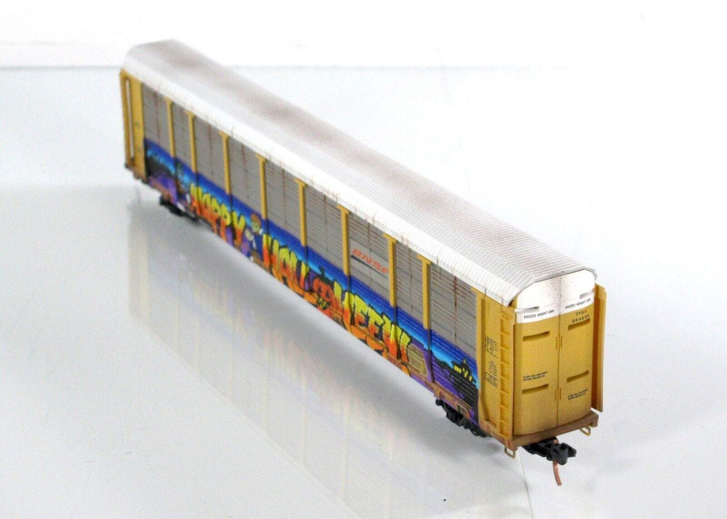 N Scale *BNSF* Weathered & *HALLOWEEN* Graffiti Auto Rack -Micro Trains 11144260