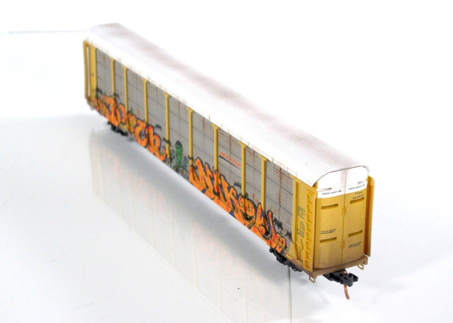 N Scale *BNSF* Weathered & *HALLOWEEN* Graffiti Auto Rack -Micro Trains 11144260