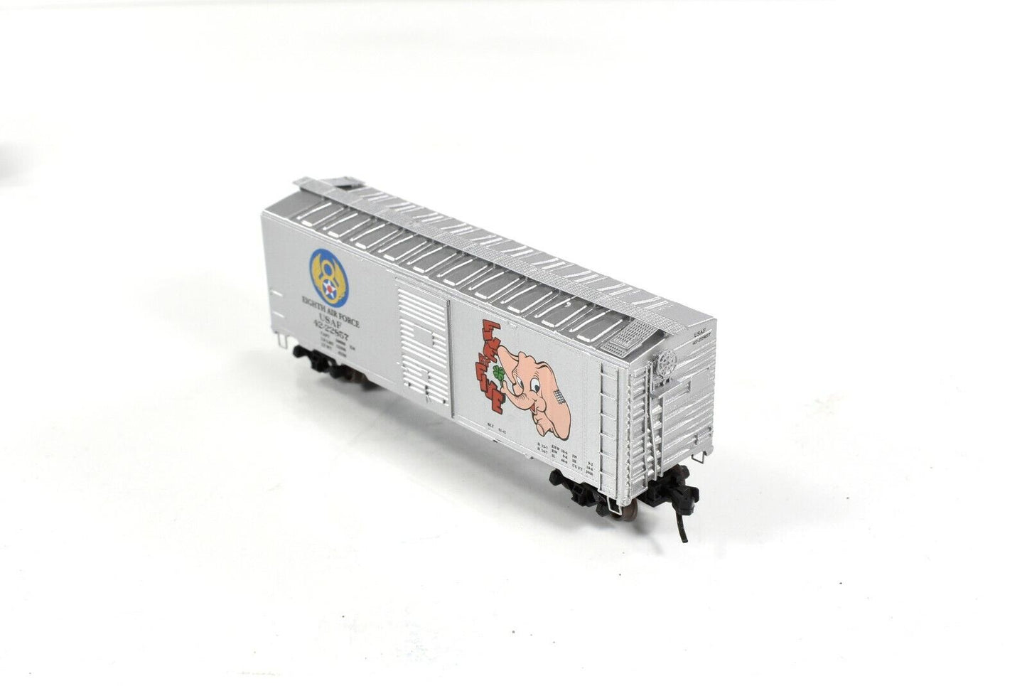 N Scale US 8th AIR FORCE LIBERTY SQUADRON 5 by 5 40' Box Car, DELUXE INNOVATIONS