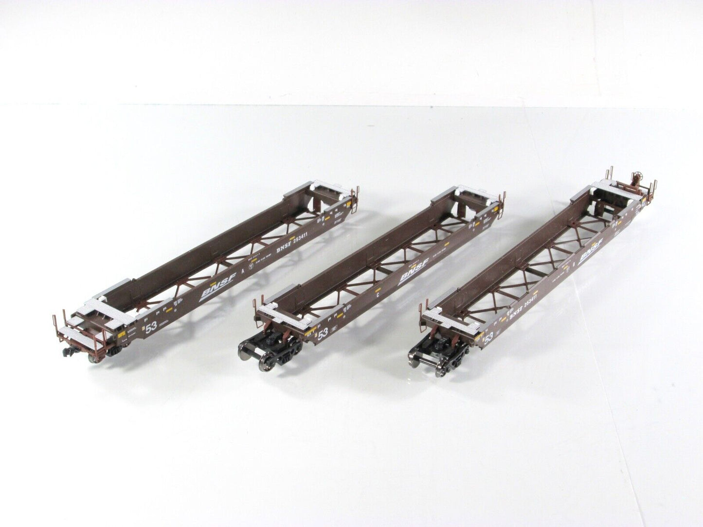 HO Scale BNSF Double Stack Well Car Set for 53' Containers #253411 -Kato 30-9054