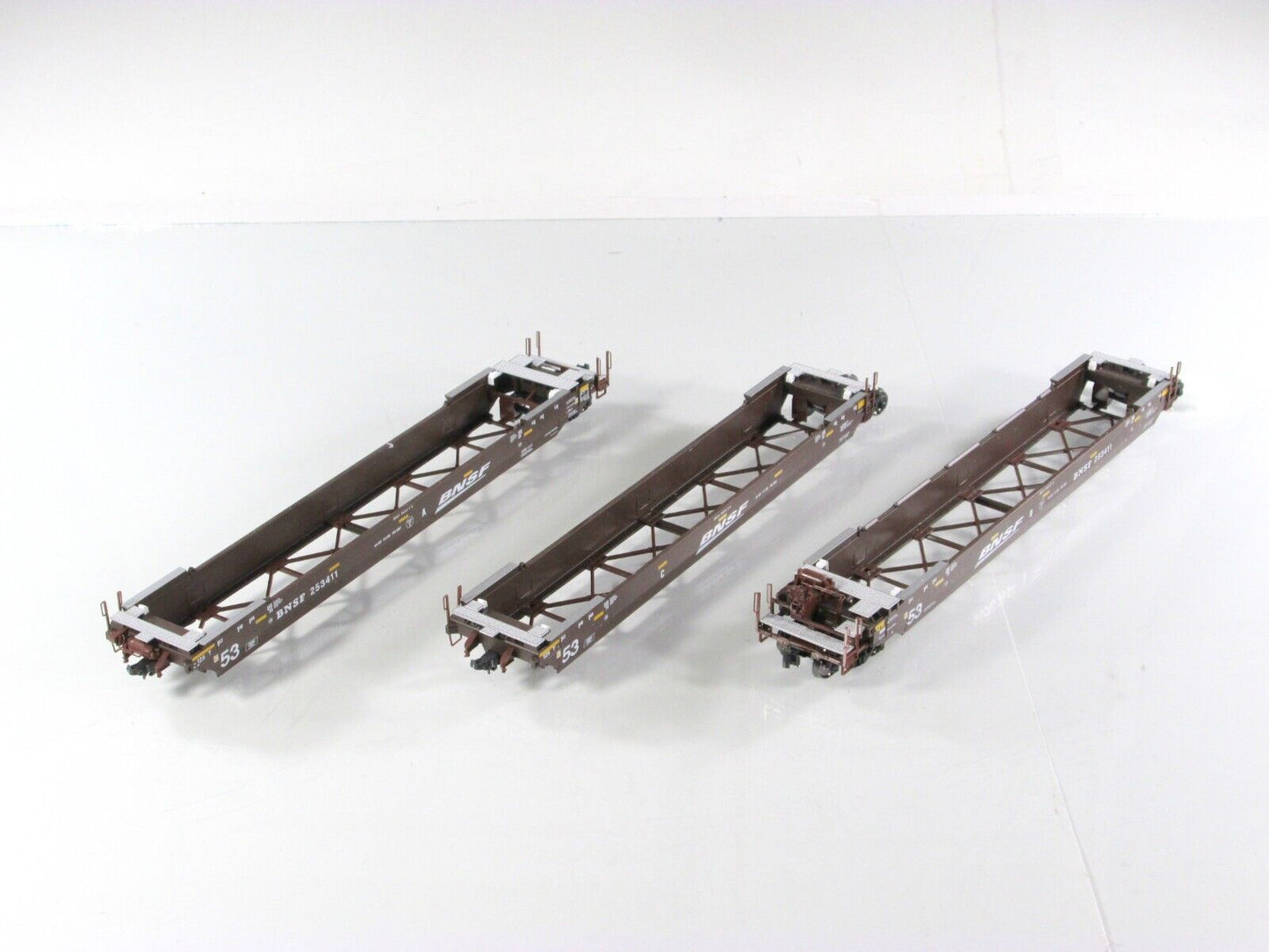 HO Scale BNSF Double Stack Well Car Set for 53' Containers #253411 -Kato 30-9054