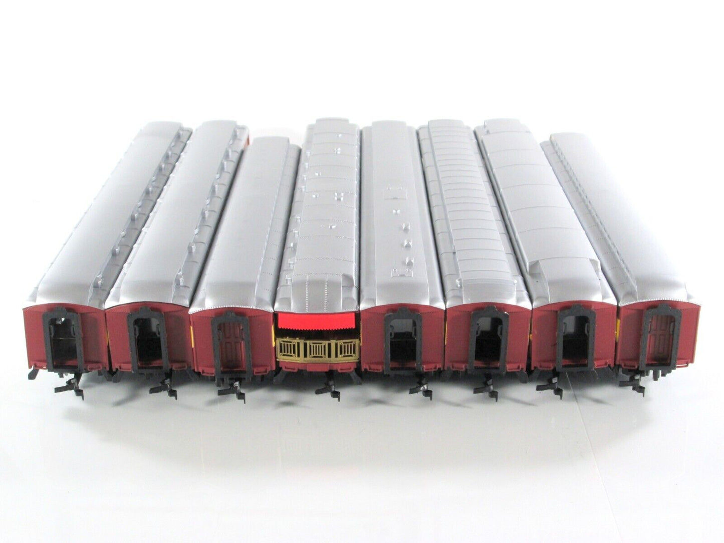 HO Scale ROYAL AMERICAN SHOWS *CIRCUS* Heavyweight Passenger 8-Car Set IHC 49598